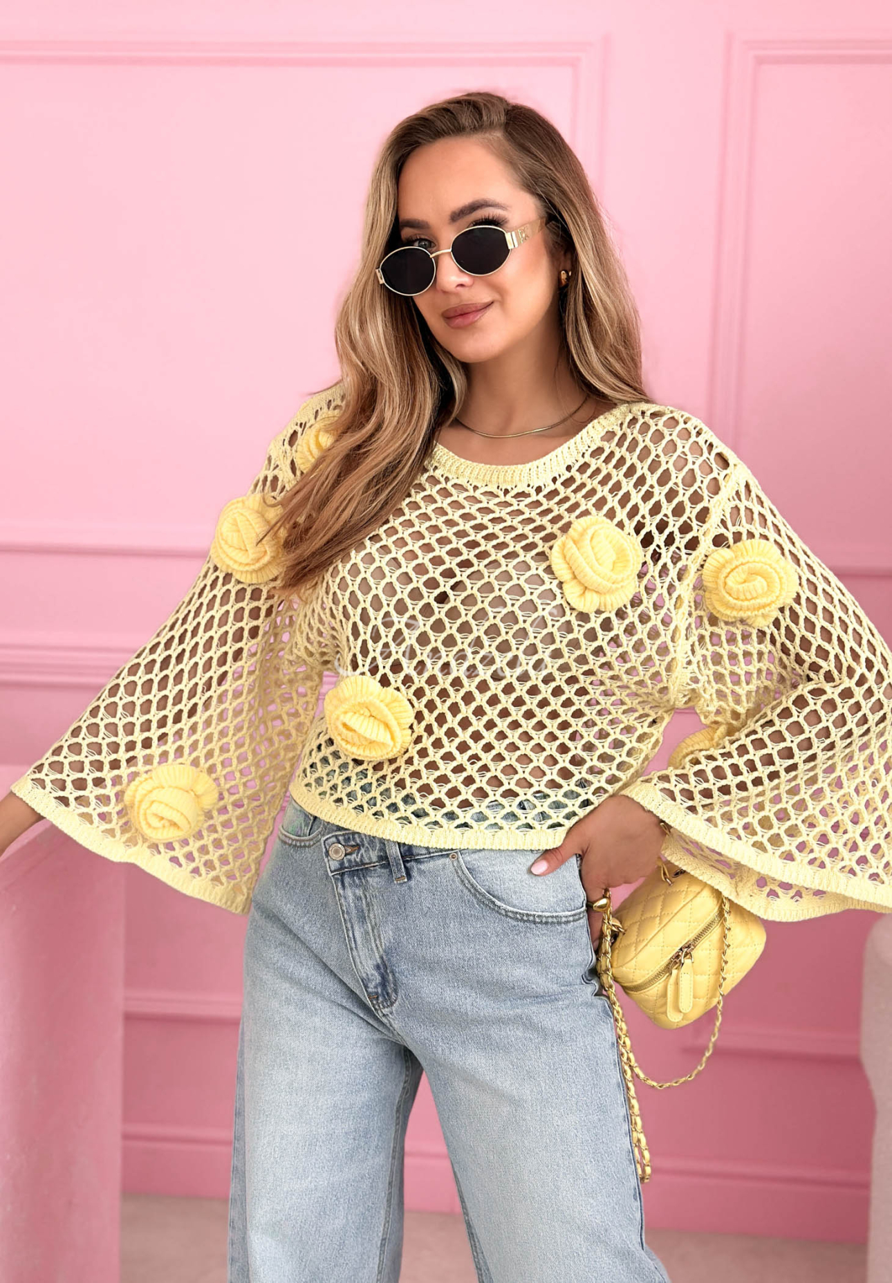 Kurzer, durchbrochener Pullover mit Rosen Summer Rose Gelb