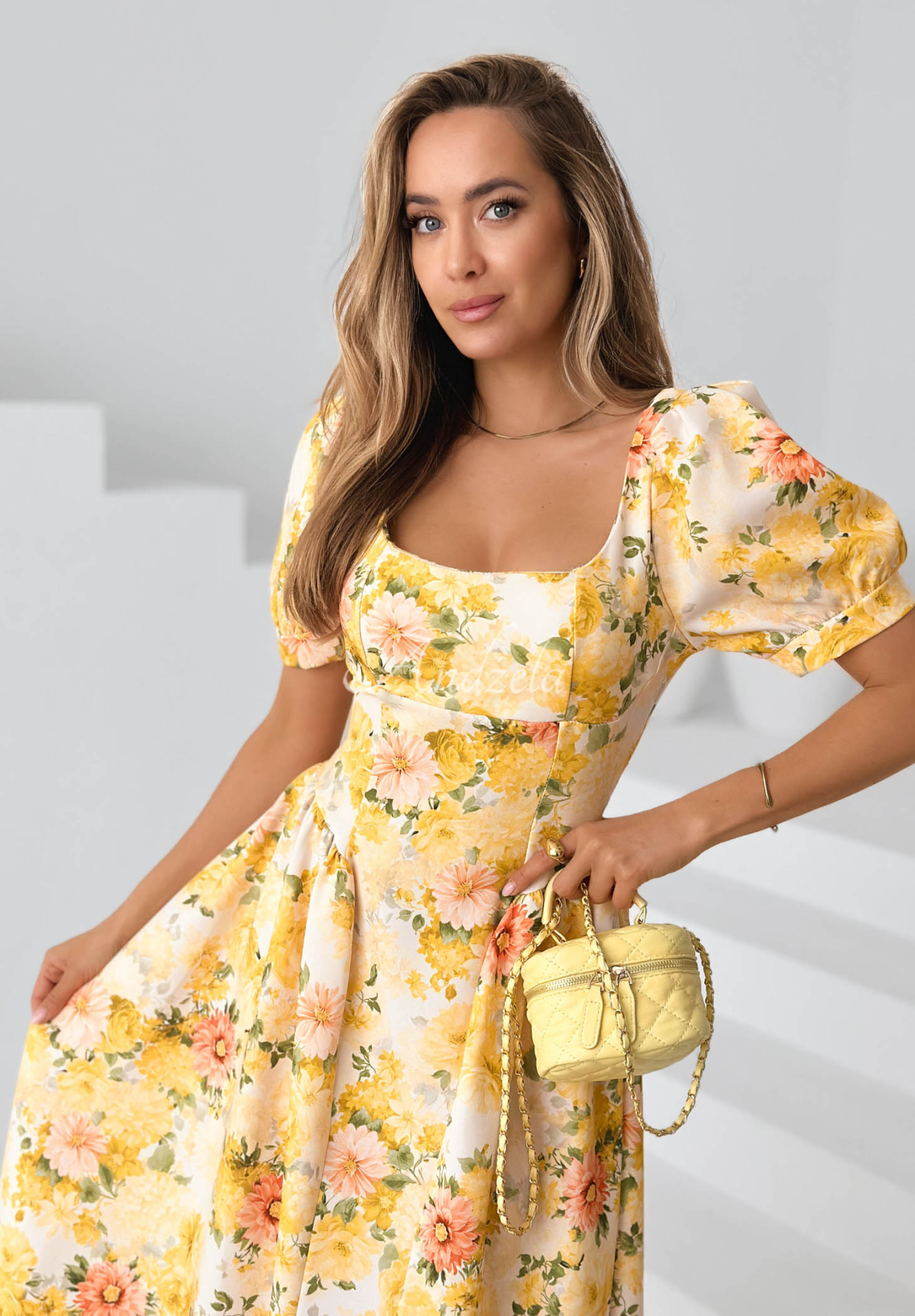 Geblümtes Midikleid mit Puffärmeln Summer Flowers Gelb