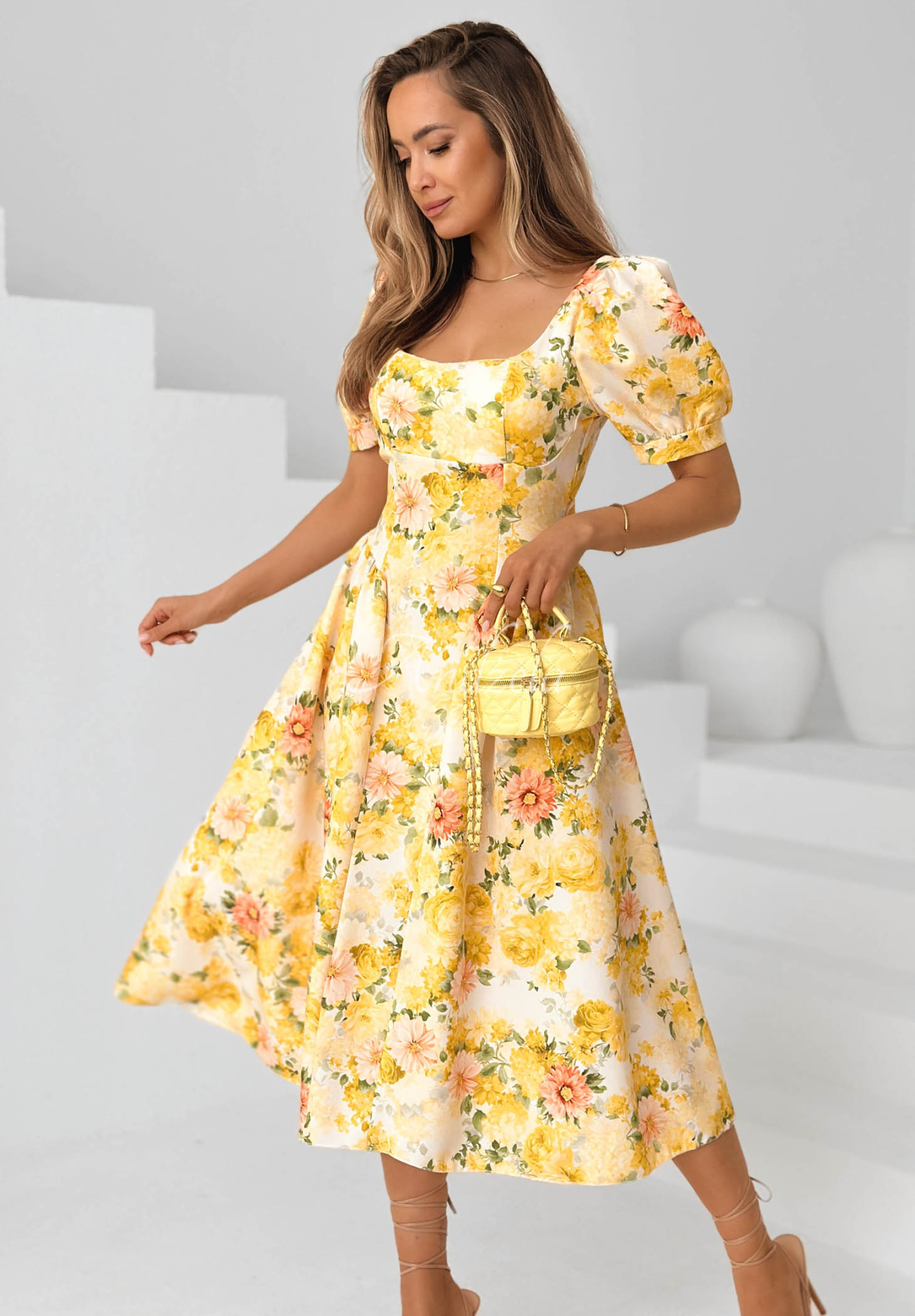 Geblümtes Midikleid mit Puffärmeln Summer Flowers Gelb