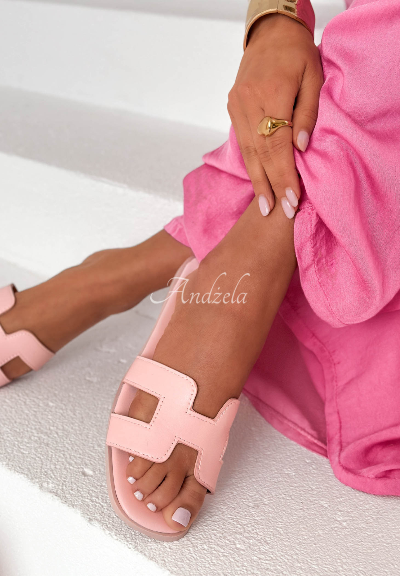 Ashley Leather Flip-Flops in Powder Pink