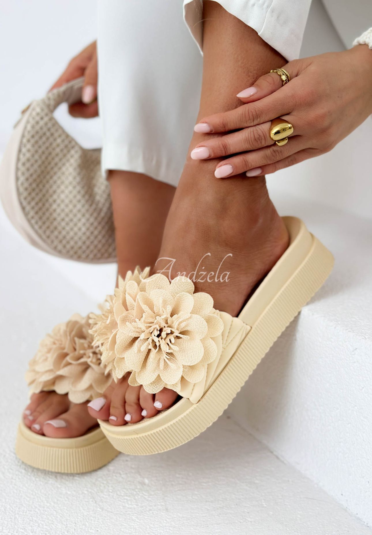 Plateau-Flip-Flops mit Blumen Larissa Beige