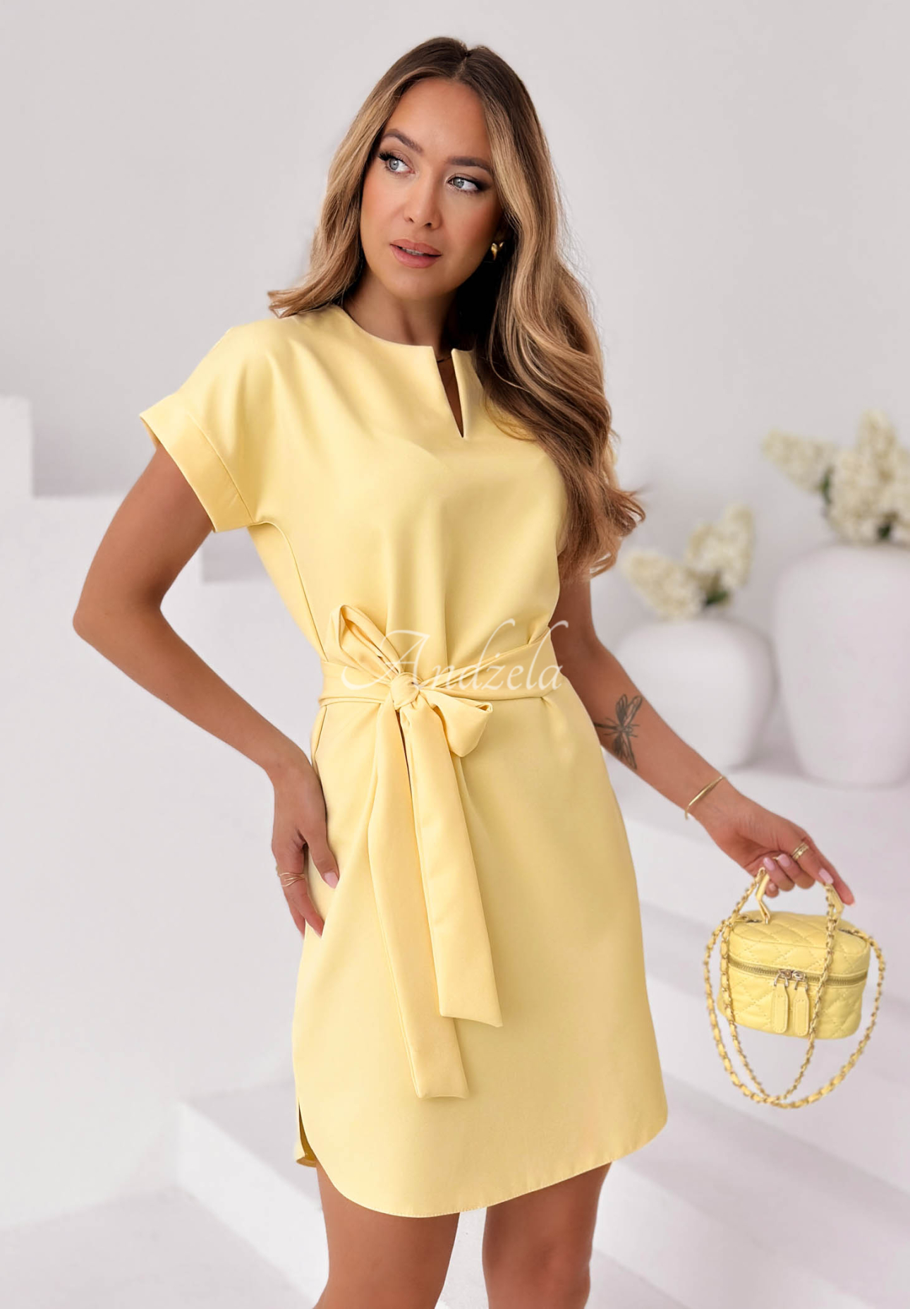 Ein elegantes Kleid mit Gürtel Simply Elegant Bananengelb