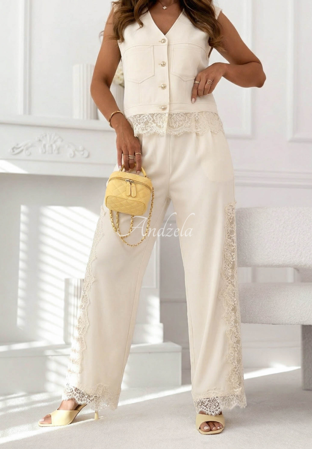 Ein elegantes Set Weste und Hose aus Viskose mit Spitze Fancy You Beige