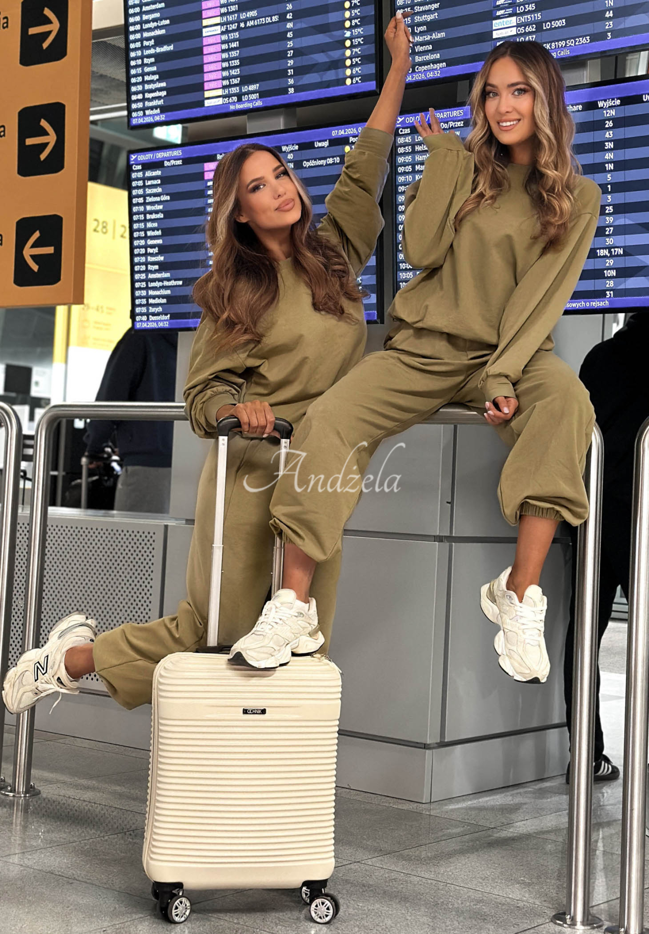 Trainingsanzug aus Baumwolle Sweatshirt und Hose Viva Oliva Olivgrün