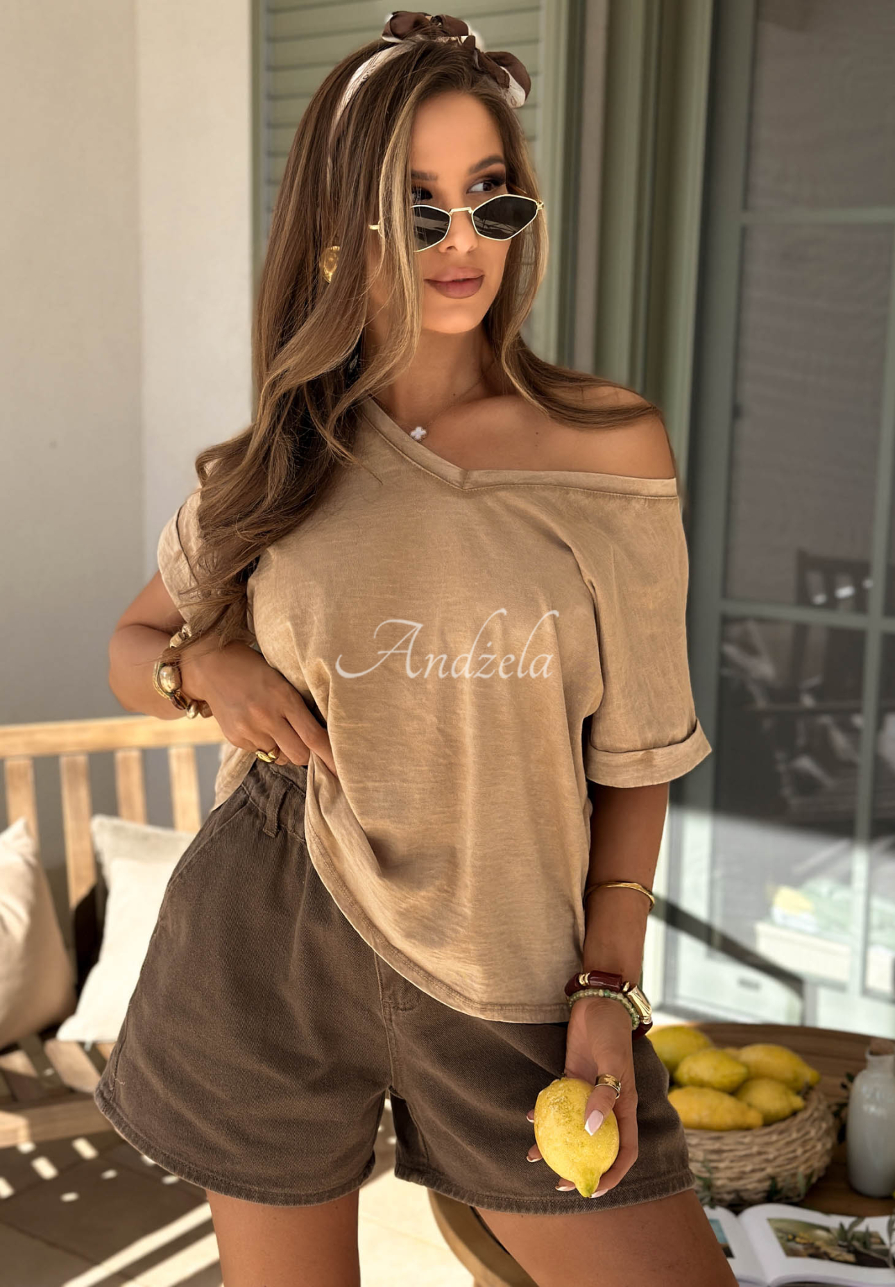 T-Shirt mit Ausschnitt Your Own Life Camel