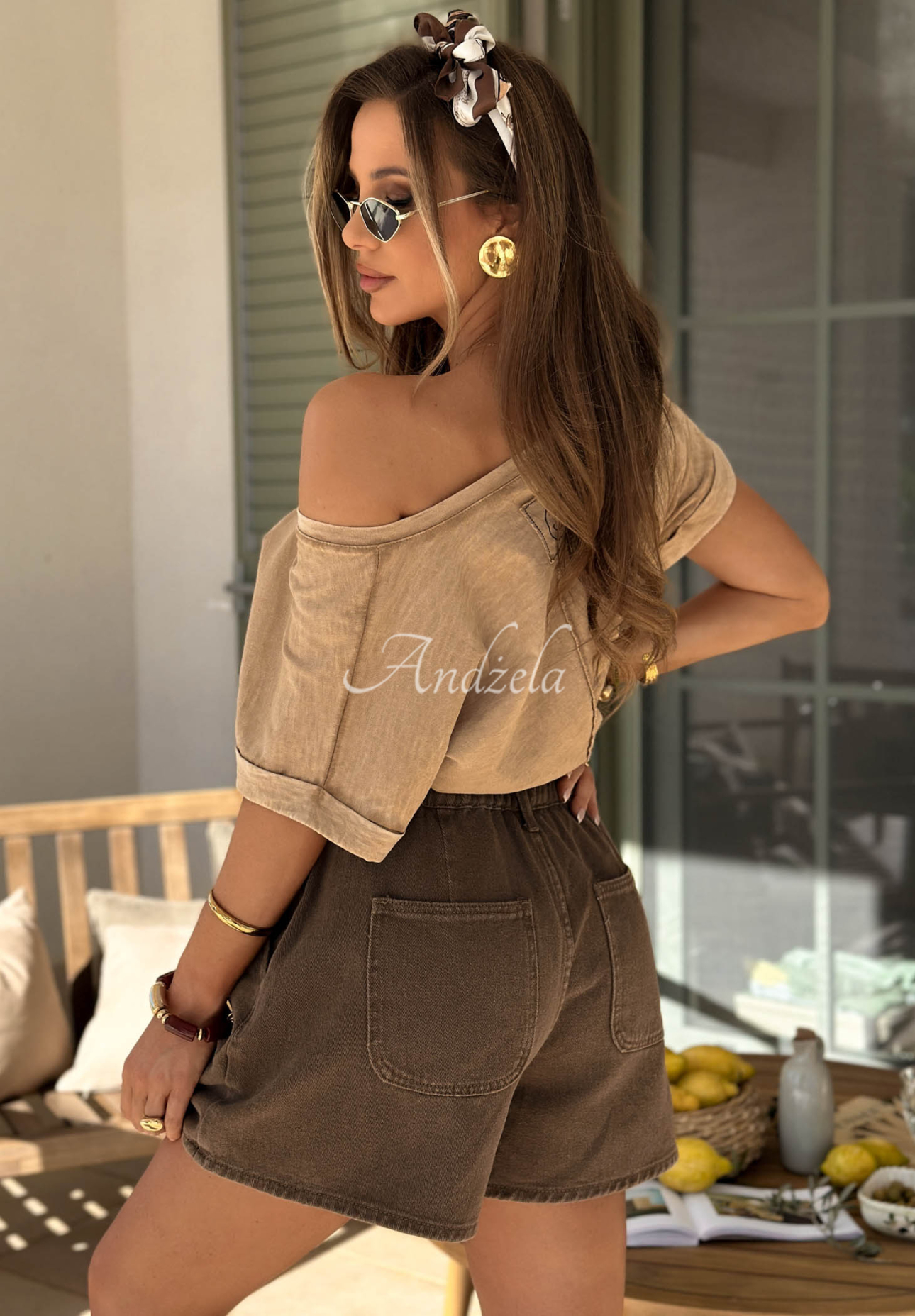 T-Shirt mit Ausschnitt Your Own Life Camel