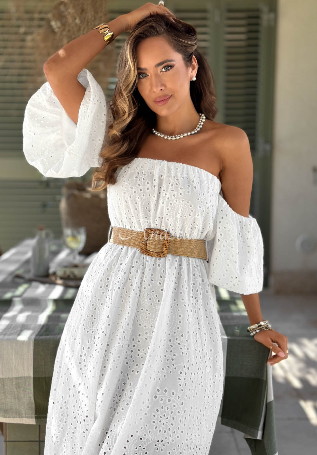 Offshoulder-Baumwollkleid mit Lochmuster und Gürtel boho Apulia Weiß