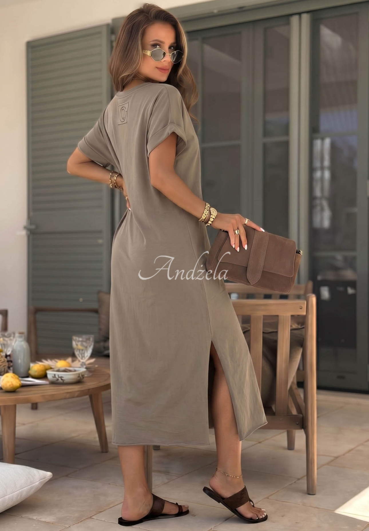 Kleid mit Ausschnitt Your Own Life Mokkafarben