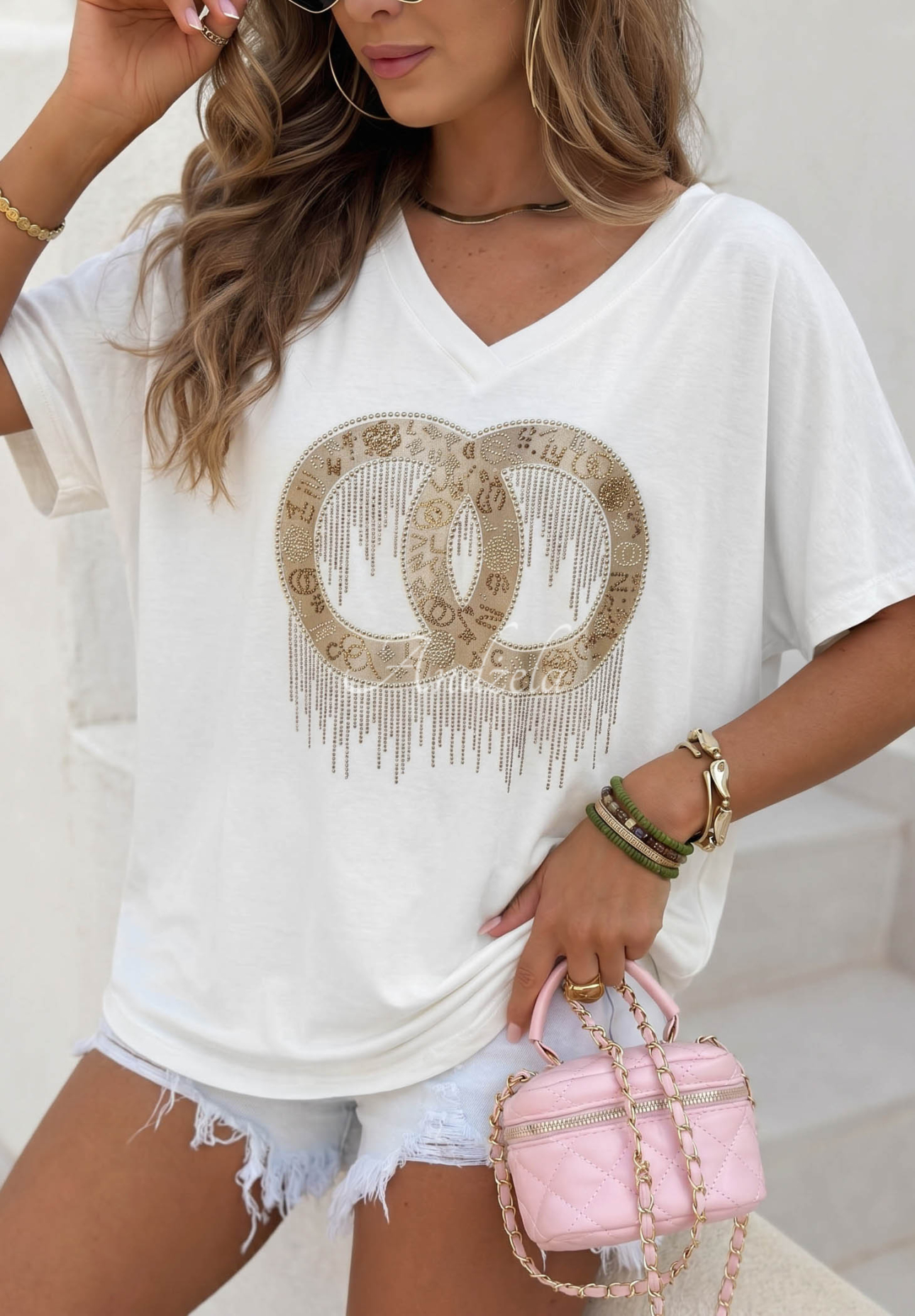 Oversize-T-Shirt mit dekorativer Applikation Love This Day Ecru