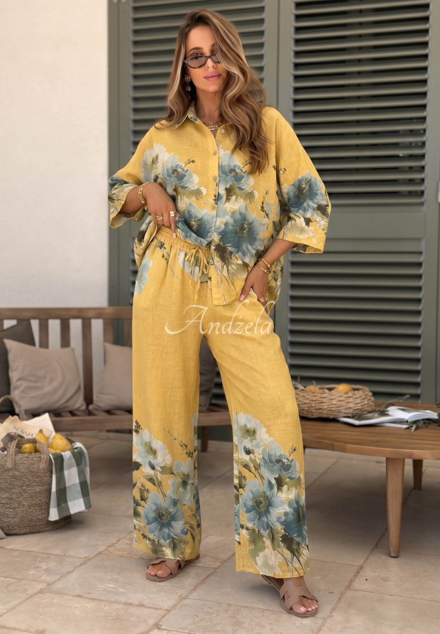 Ein gebl&uuml;mtes Set Hemd und Hose Sun Flowers Gelb