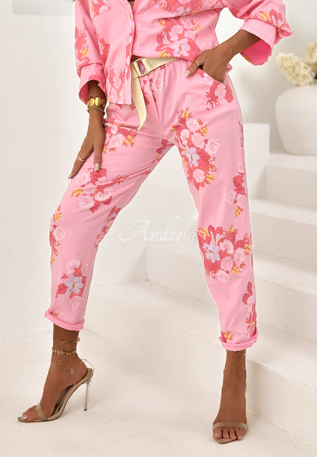 Kwieciste Hose mom fit z paskiem Sunny Blossom Rosa