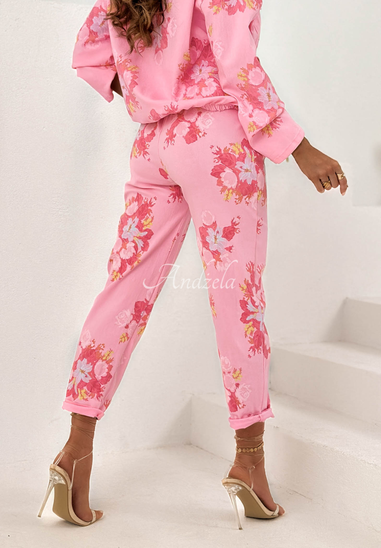 Kwieciste Hose mom fit z paskiem Sunny Blossom Rosa
