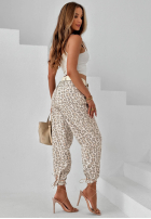 Material Hose z paskiem w panterkę Tropical Trip Beige
