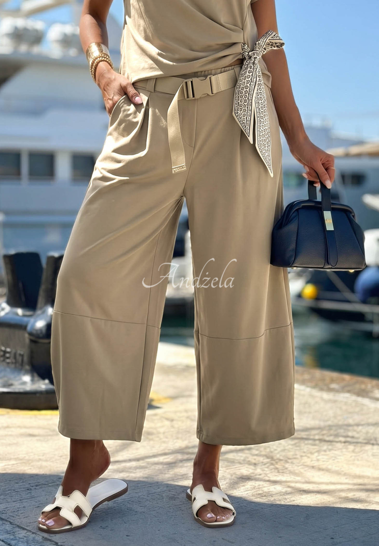 Set Bluse mit gebundenem Halstuch und Hose aus Lyocell Sunny Dreams Mokkafarben