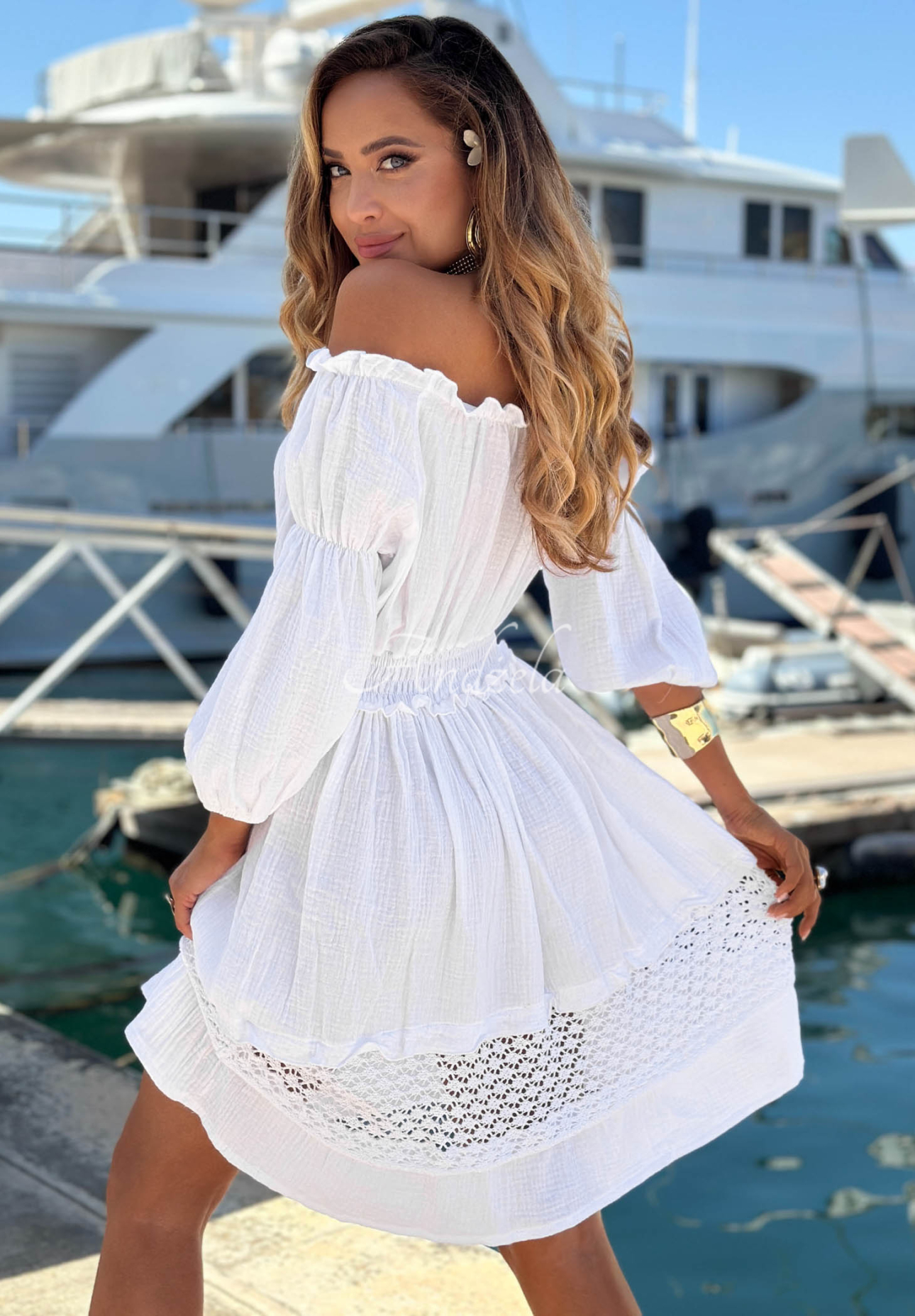Offshoulder Musselinkleid mit Spitze Calm Walk Weiß