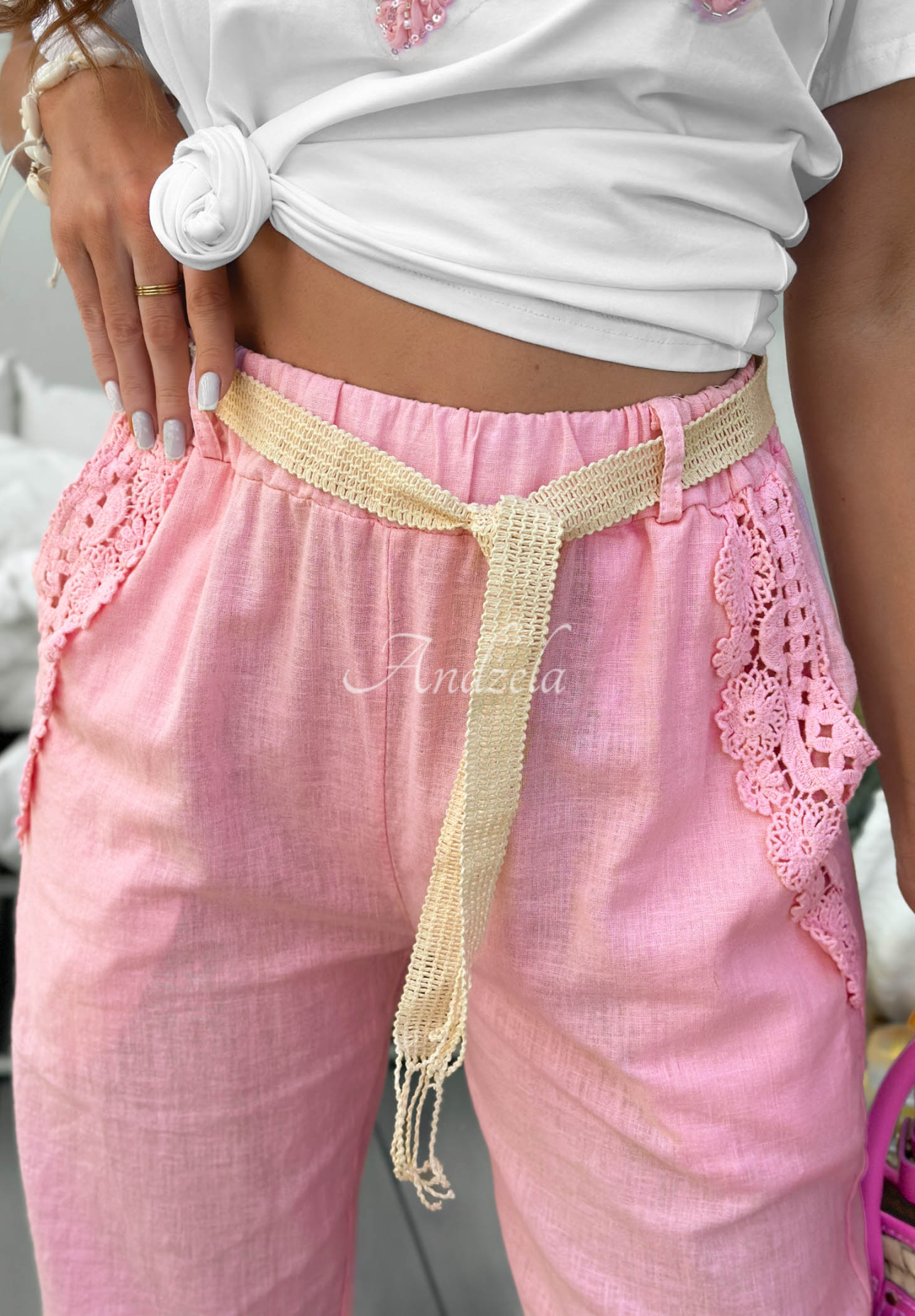 Leinenhose Mom-Fit mit Gürtel und Spitze Flora Villa Rosa