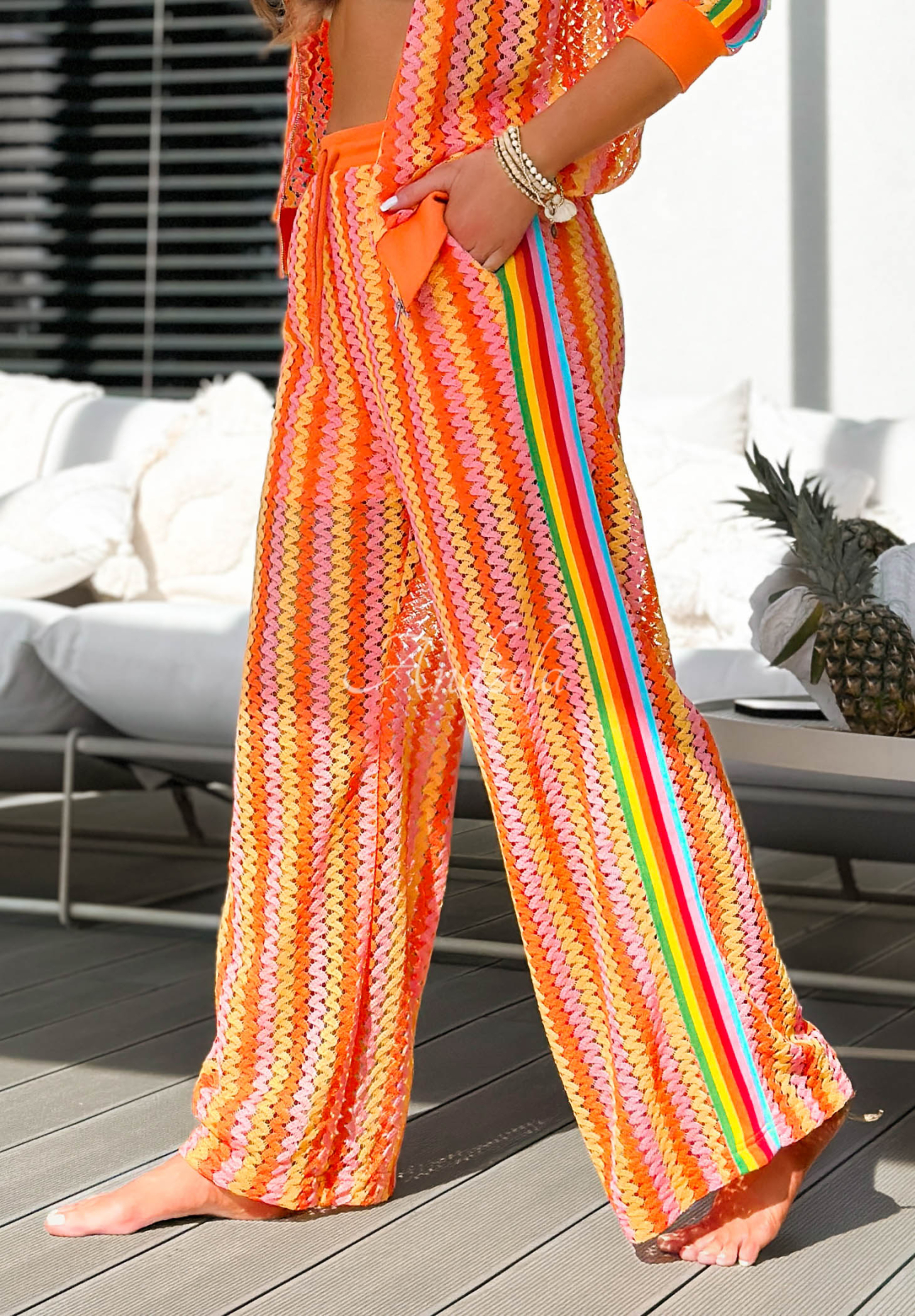 Durchbrochenes Set aus Bluse und wide leg Hose mit farbenfrohen Muster Leila Orange