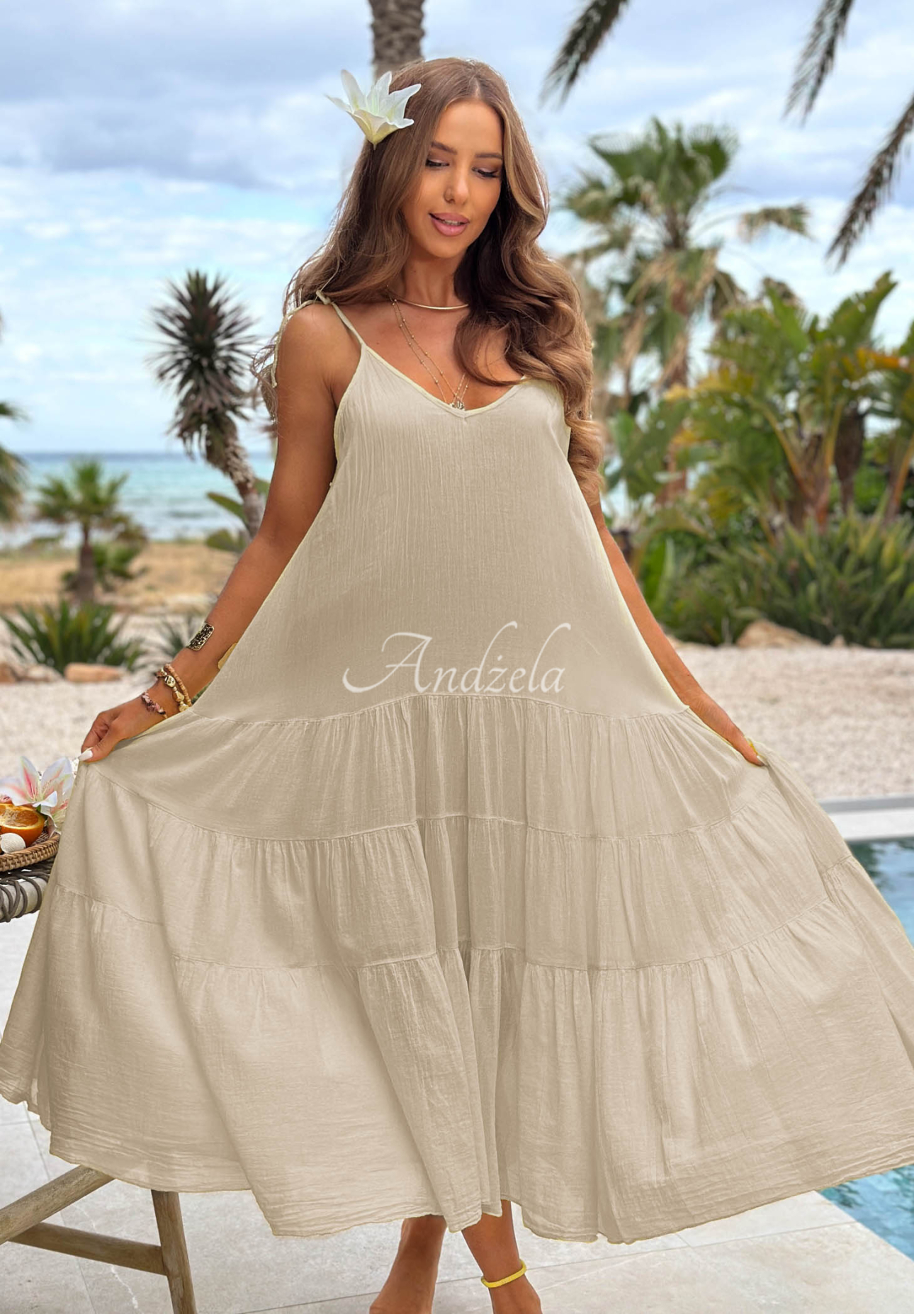 Luftiges Baumwollkleid mit Trägern und Rüschen Hot Waves Beige