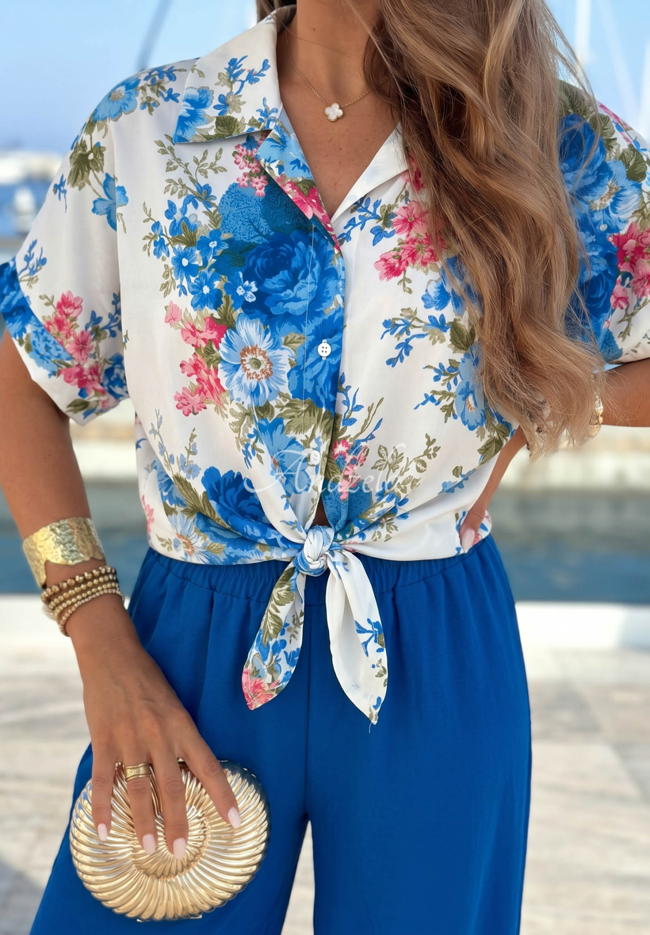 Viskose-Set aus Hemd und Hose mit Blumenmuster Flora Breeze weiß-kobaltblau