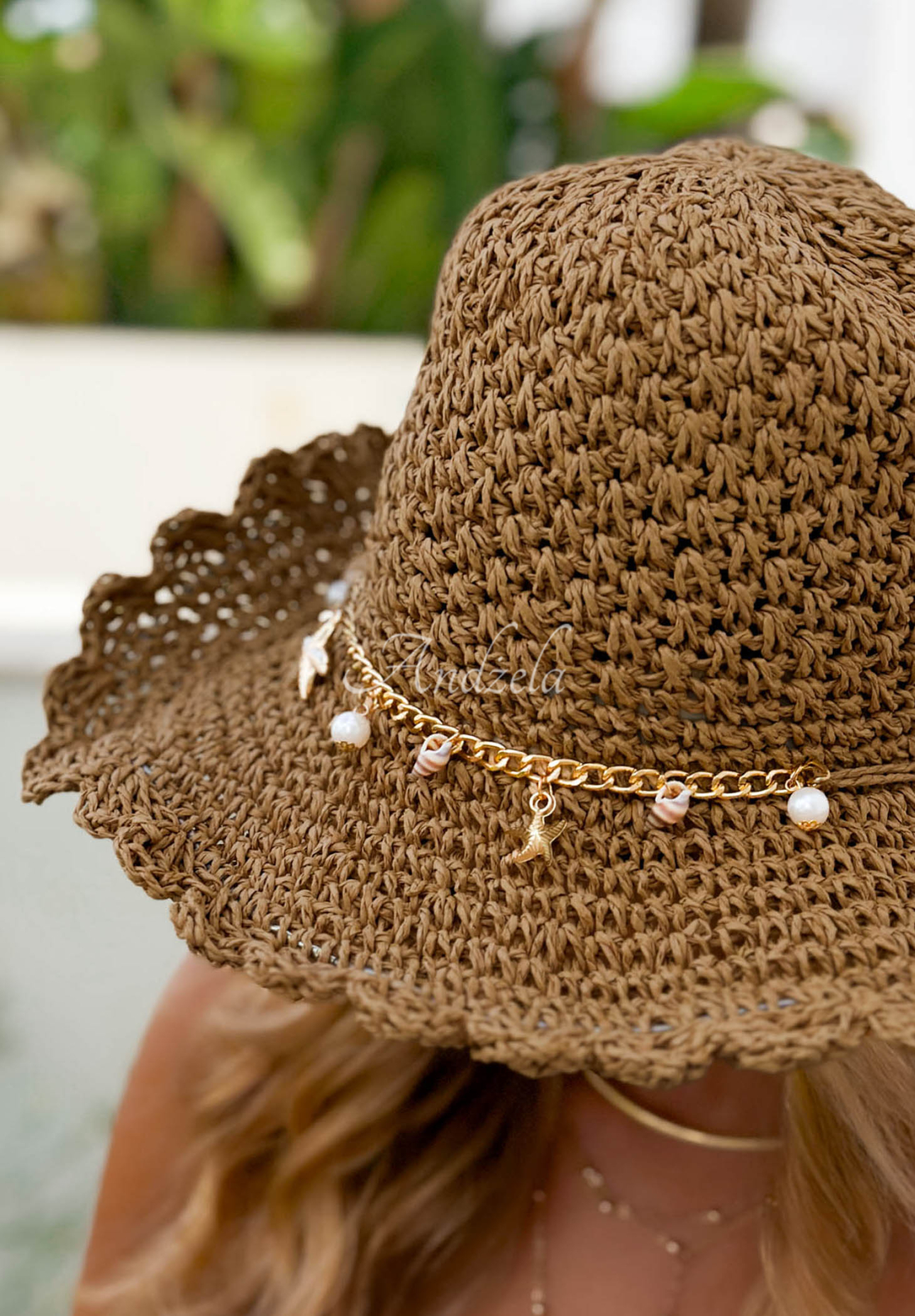 Geflochtener Hut mit Muscheln und Perlen Alyssa Camel