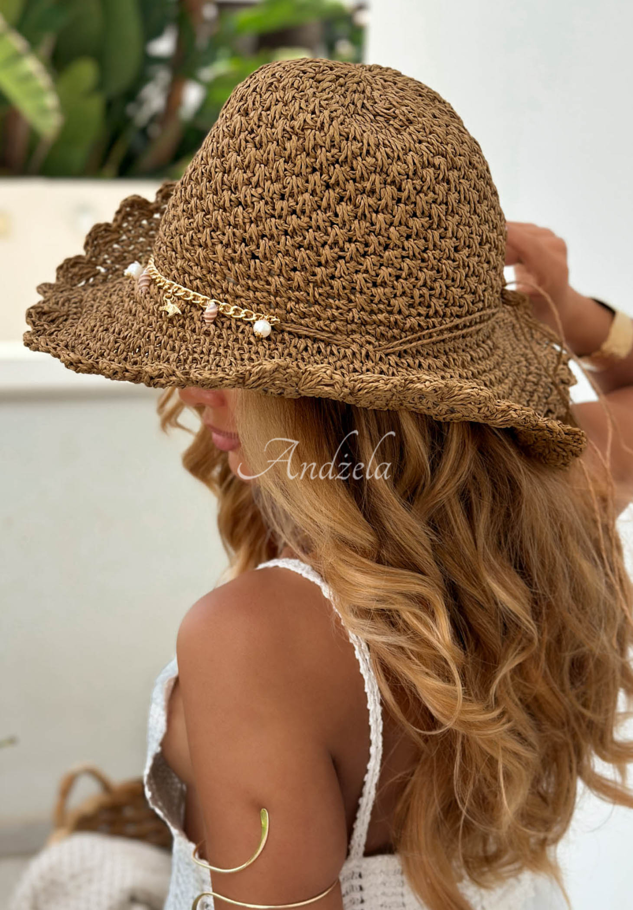 Geflochtener Hut mit Muscheln und Perlen Alyssa Camel