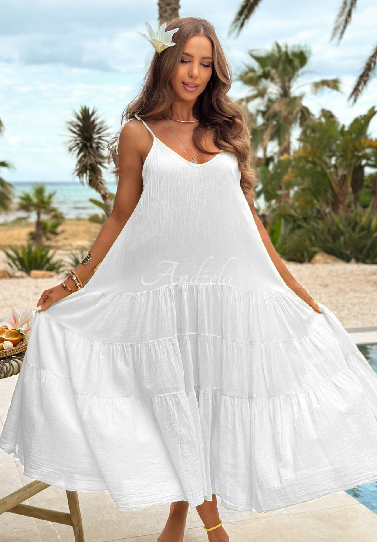 Luftiges Baumwollkleid mit Trägern und Rüschen Hot Waves Weiß