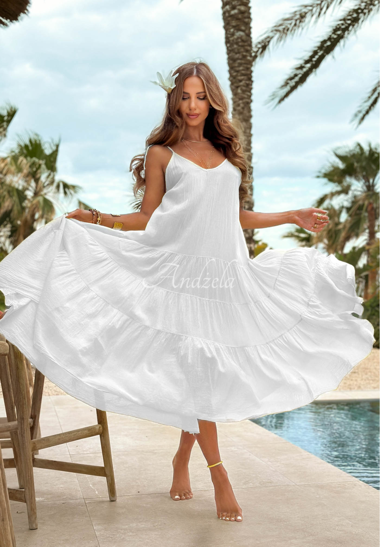 Luftiges Baumwollkleid mit Trägern und Rüschen Hot Waves Weiß