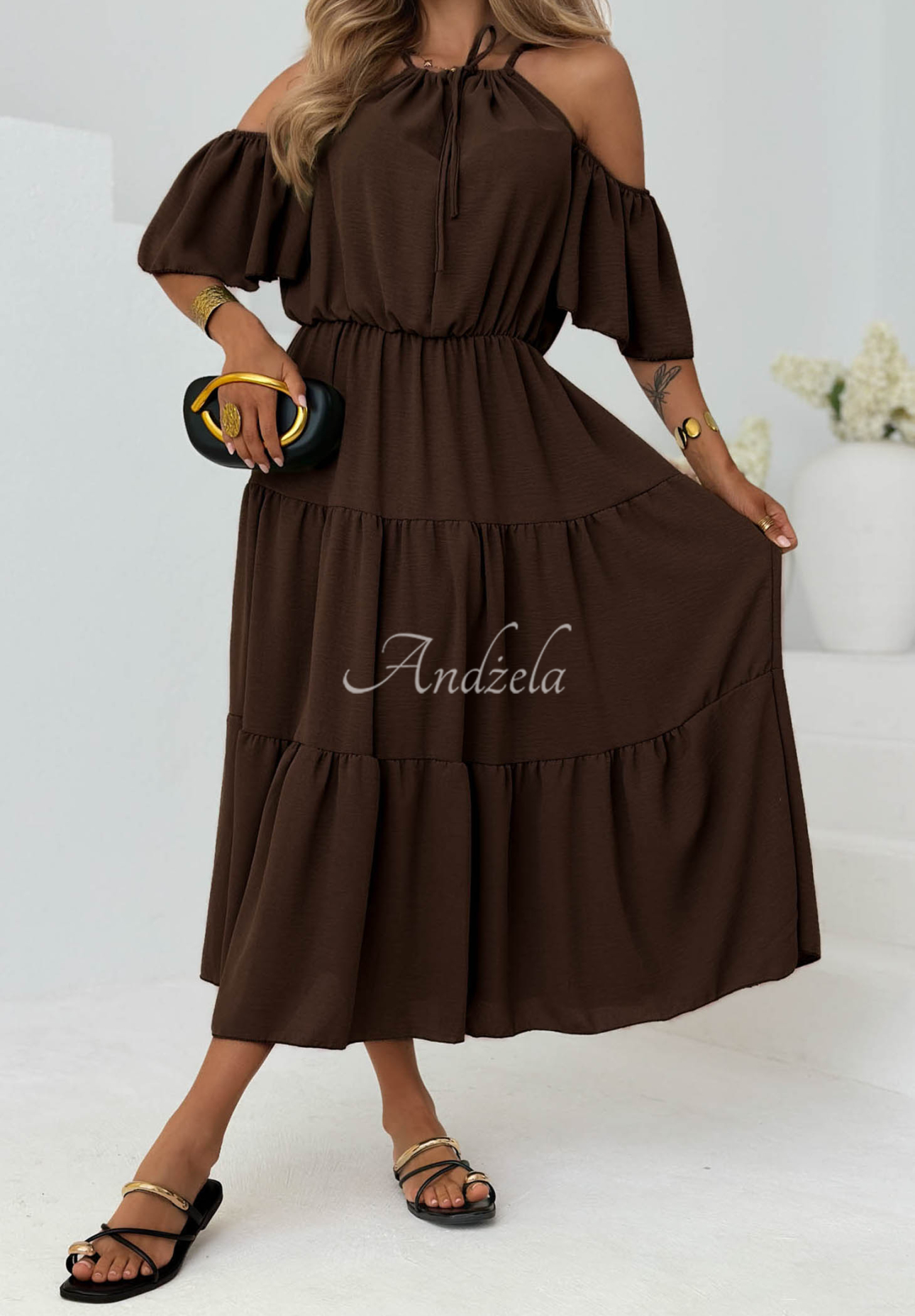 Viskose-Midi-Kleid mit Rüschen und freien Schultern Soleil Days Schwarz