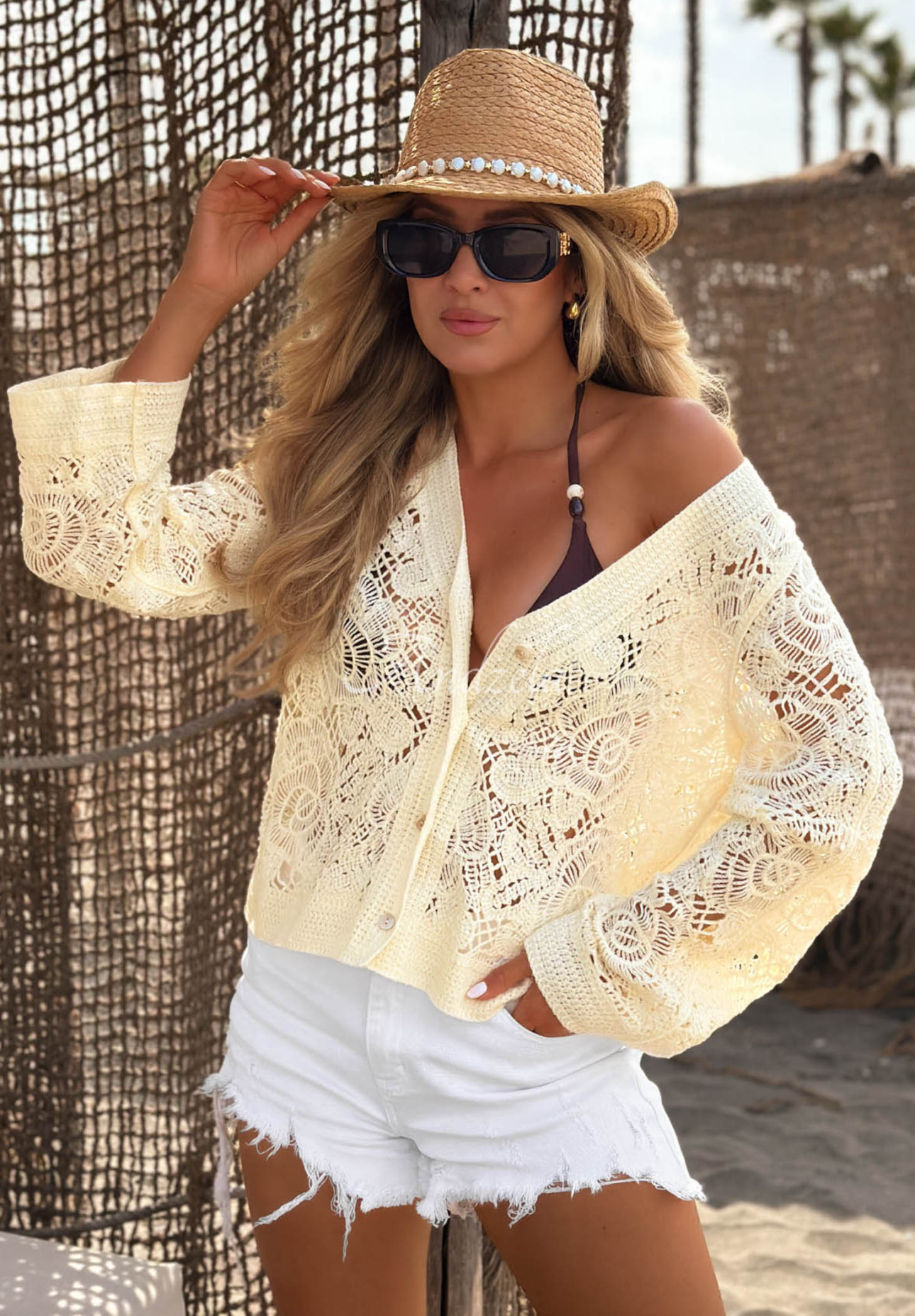 Kurzer Boho-Cardigan mit Lochmuster Coastal Mirage Vanillefarben