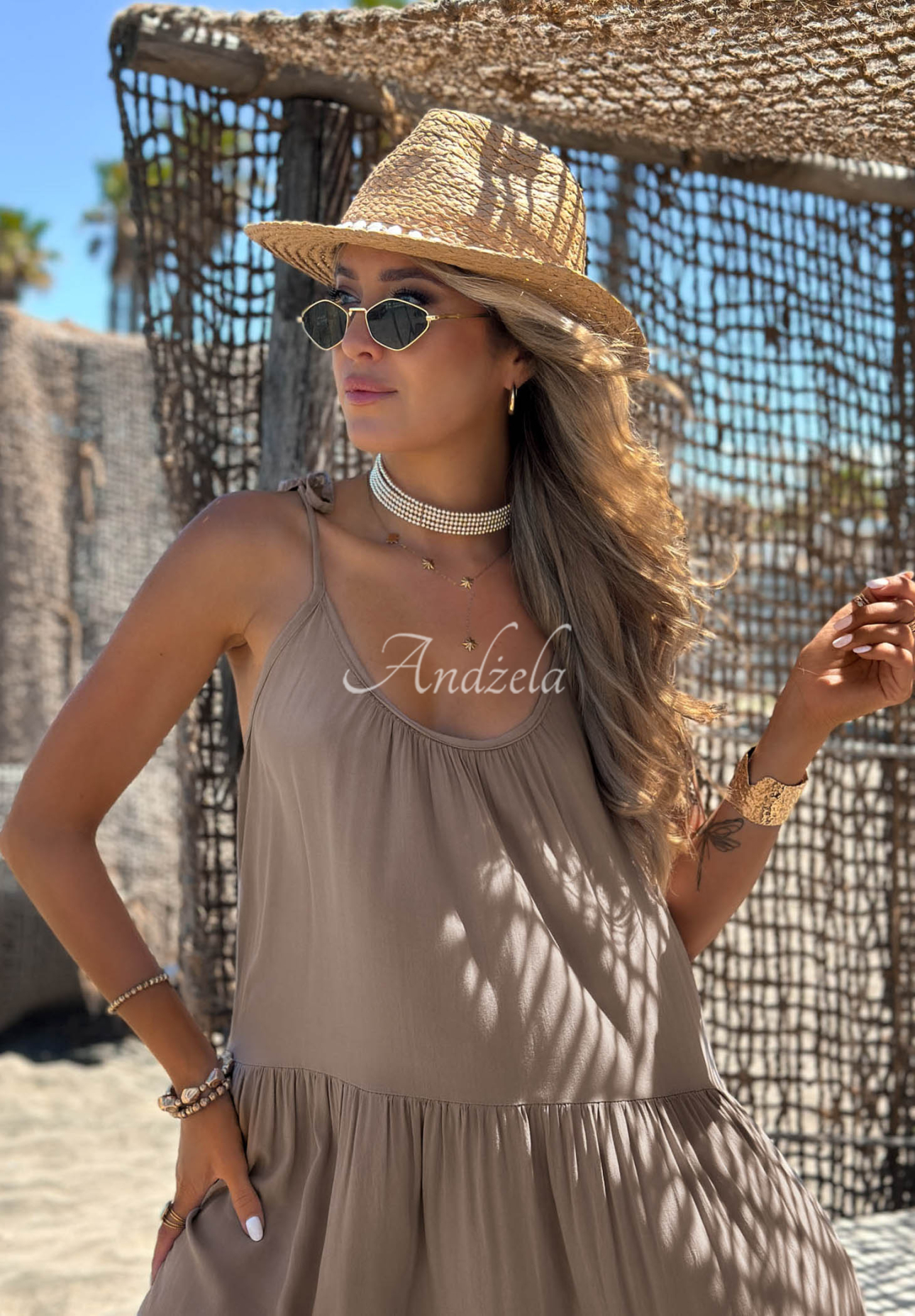 Viskosekleid mit Trägern und Rüschen Summer Club Mokkafarben