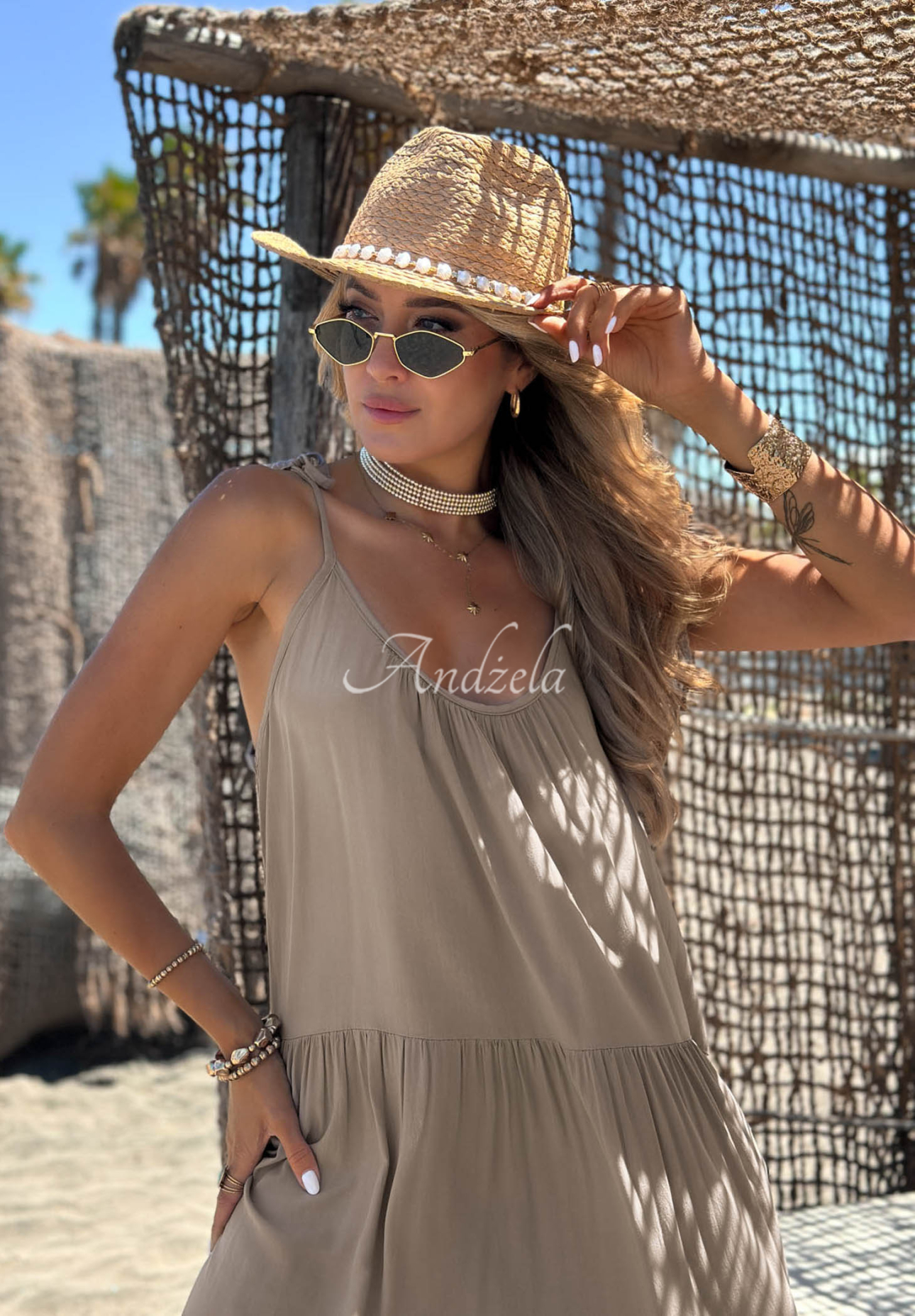Viskosekleid mit Trägern und Rüschen Summer Club Mokkafarben