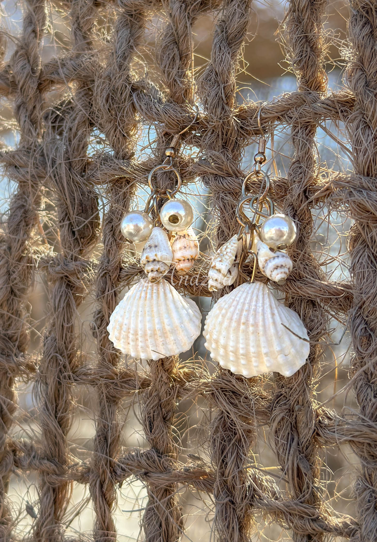 Lange Ohrringe mit Perlen und Muscheln Lisette Gold