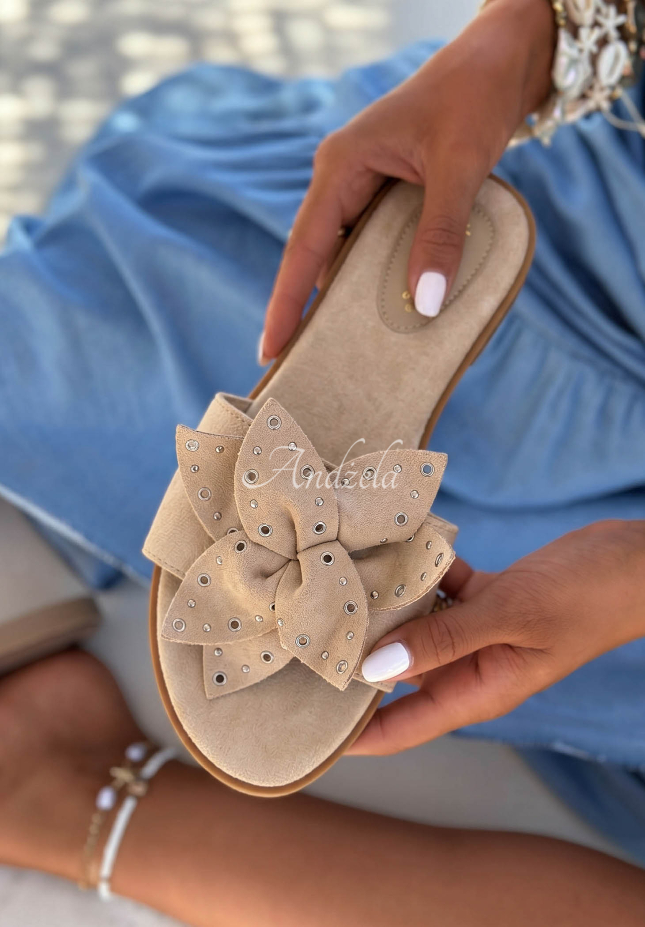 Wildleder-Pantoletten mit Schleife und Nieten Deneris Beige