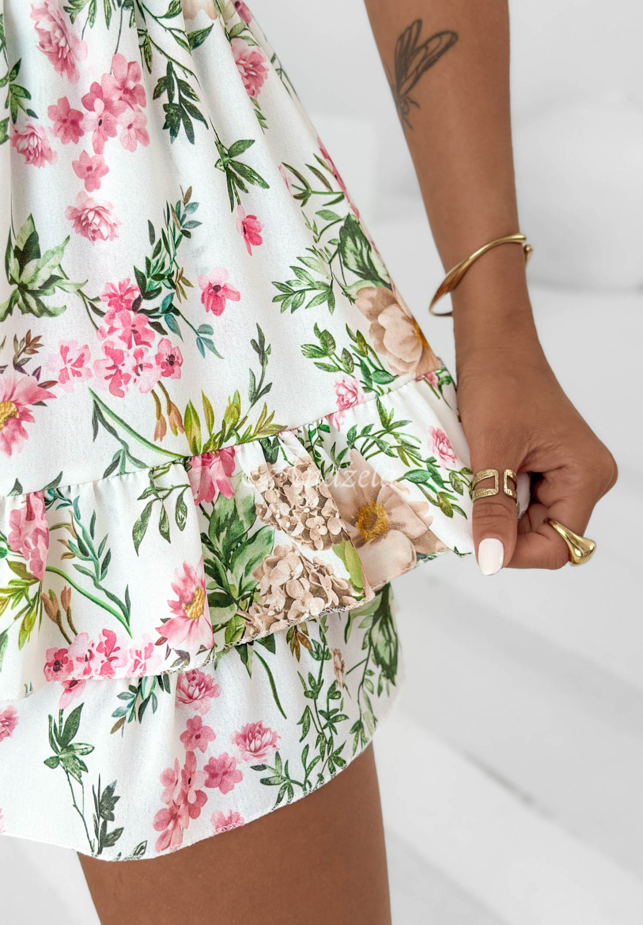 Kurzer Viskose-Jumpsuit mit floralen Rüschen Wine In Tuscany Weiß