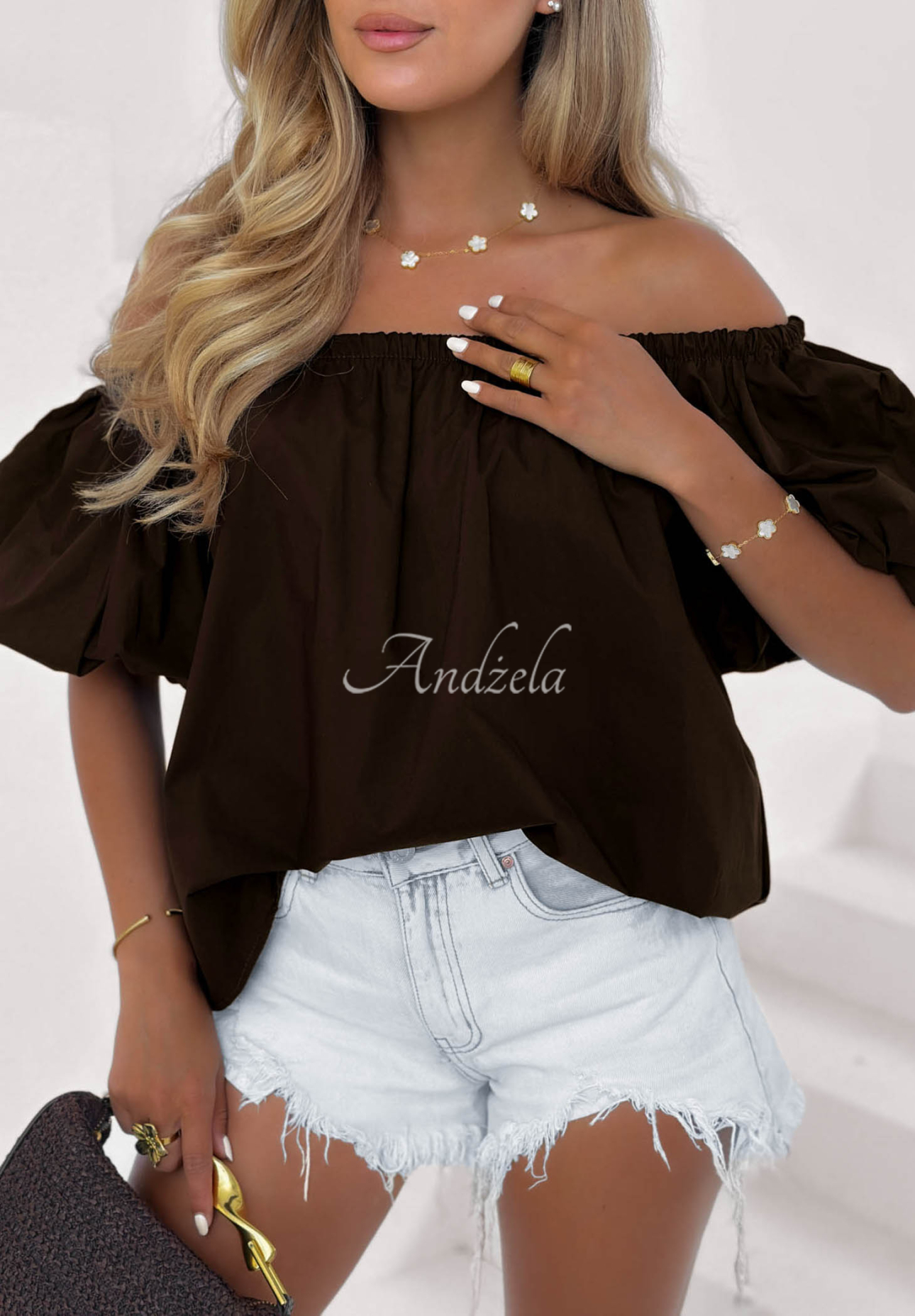 Offshoulder Baumwollbluse mit Puffärmeln Sunny Trips Schokoladenbraun