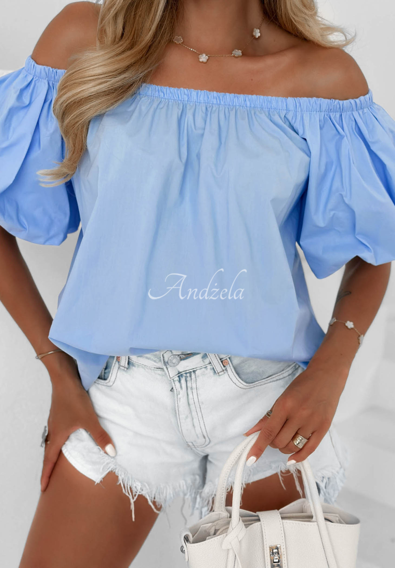 Offshoulder Baumwollbluse mit Puffärmeln Sunny Trips Himmelblau