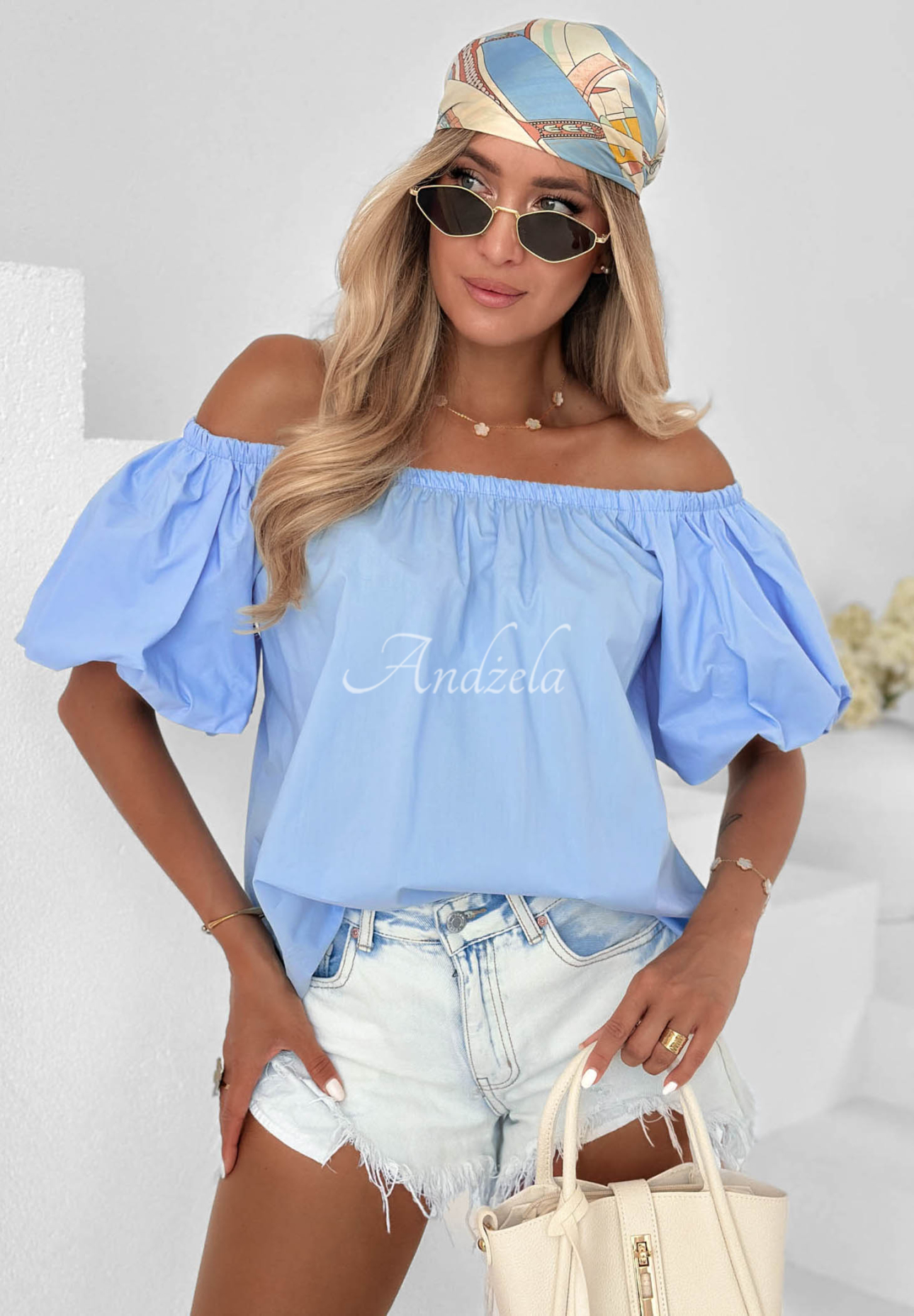 Offshoulder Baumwollbluse mit Puffärmeln Sunny Trips Himmelblau