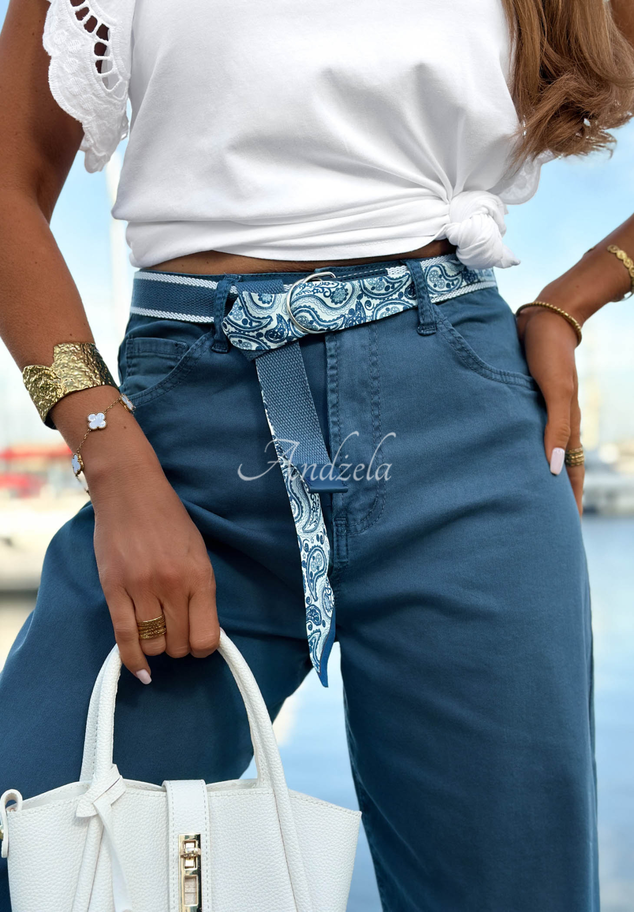 Mom-Jeans mit Gürtel Sun Fade Blau