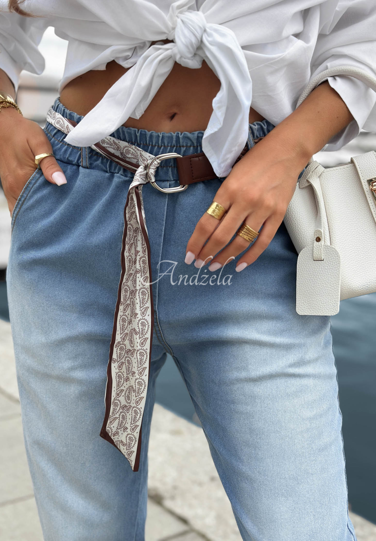 Mom-Jeans mit Gürtel Awhile Longer Blau