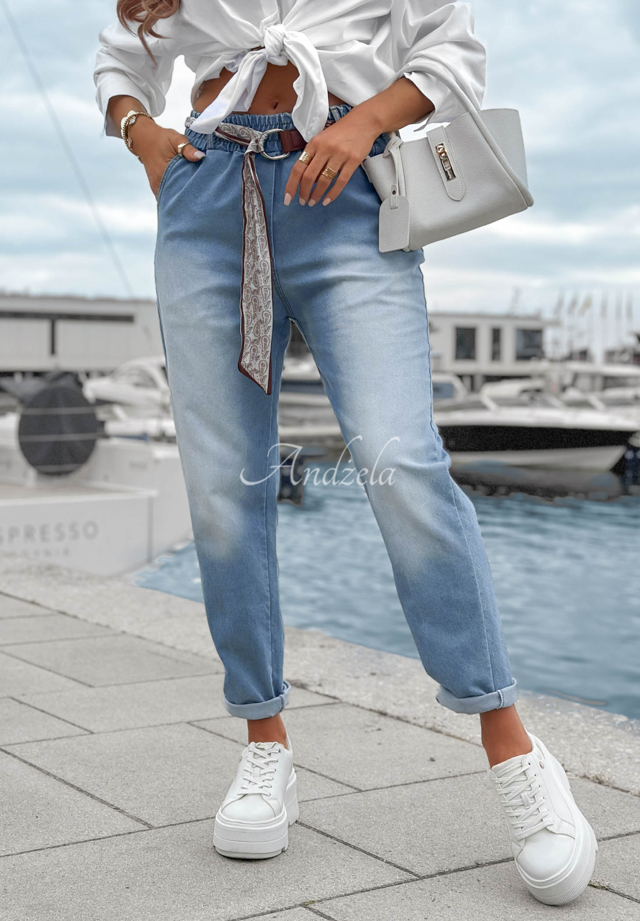 Mom-Jeans mit Gürtel Awhile Longer Blau