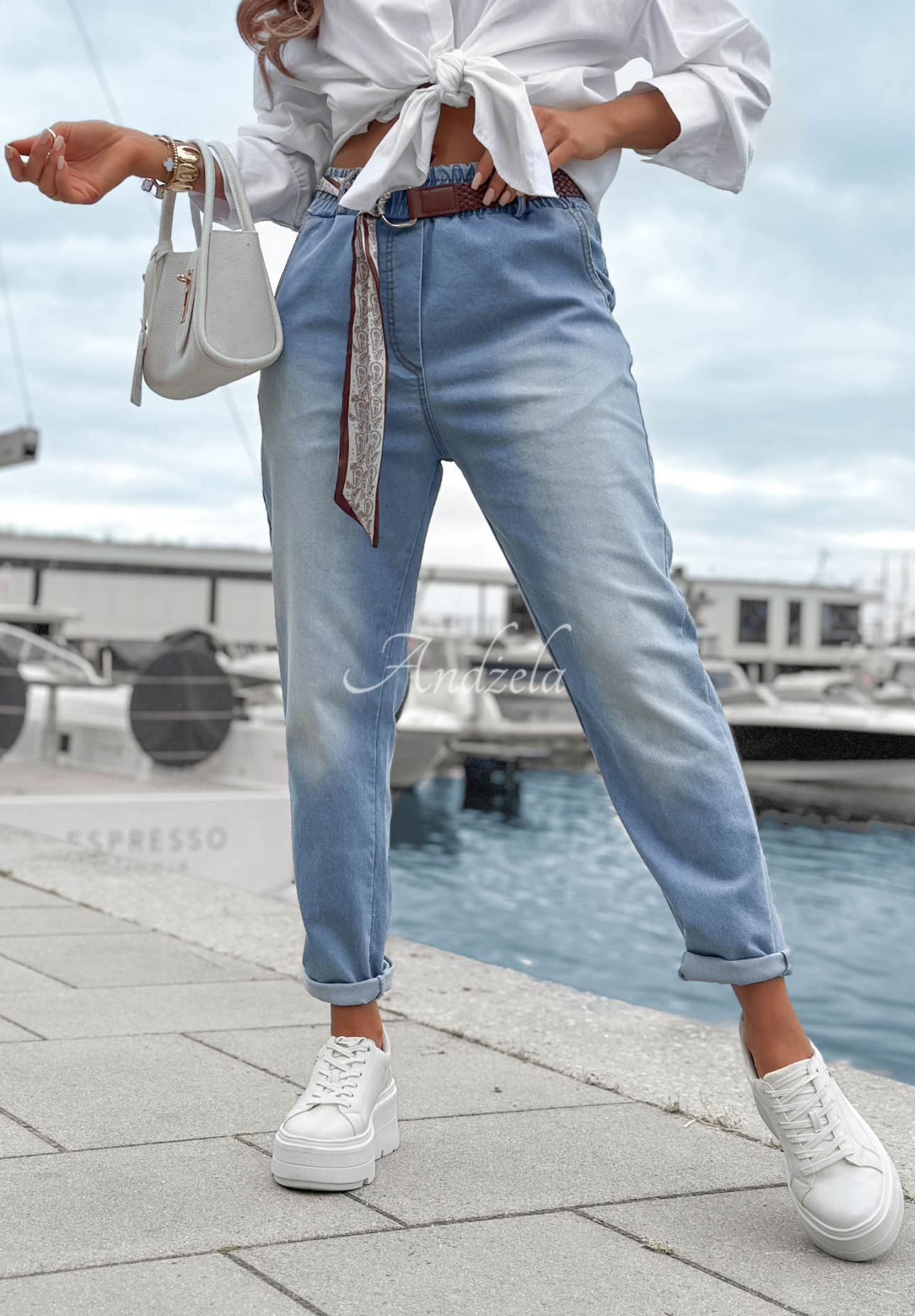 Mom-Jeans mit Gürtel Awhile Longer Blau