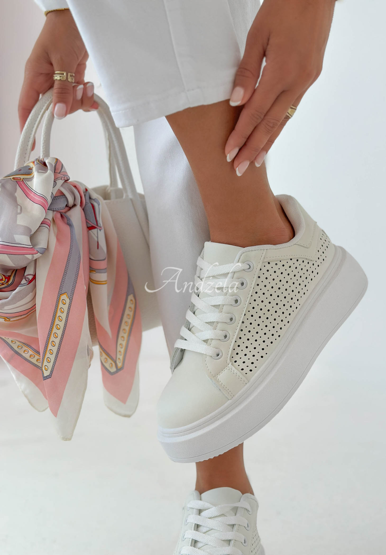 Ledersneaker mit durchbrochenen Mustern Sun Moves Ecru