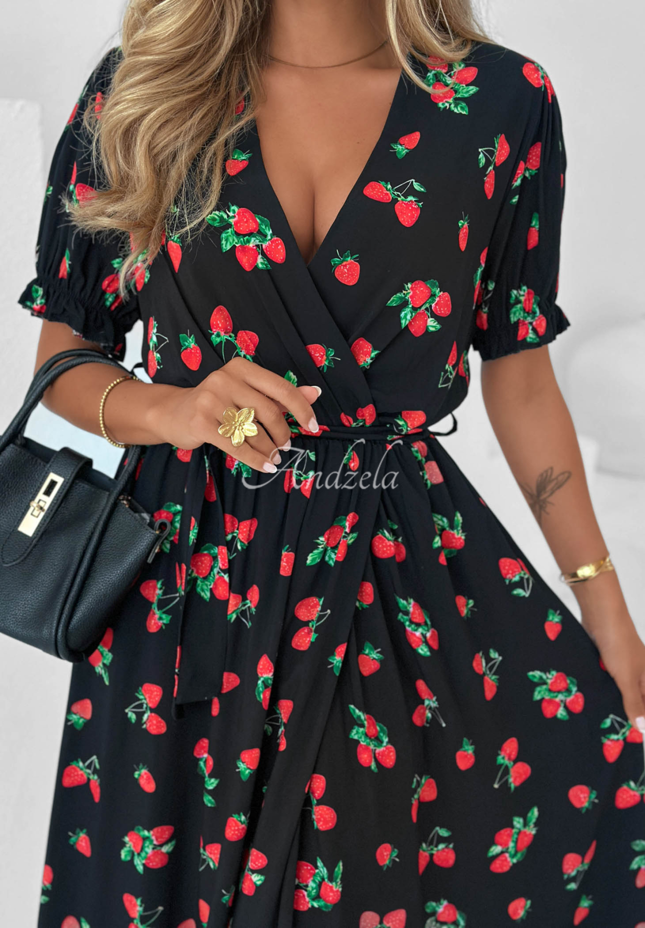Viskose-Midikleid mit Gürtel und Erdbeermuster Strawberry Kiss Schwarz