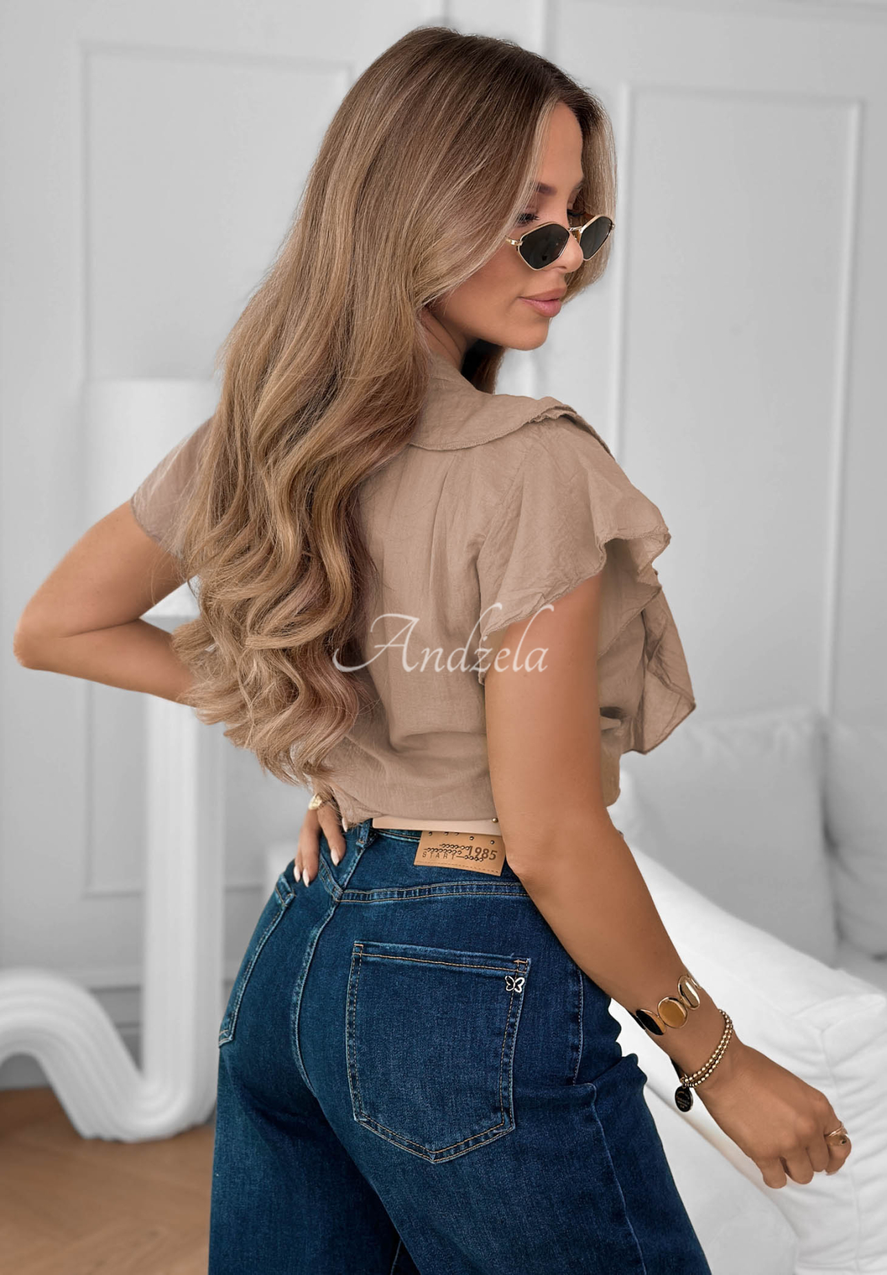 Baumwollbluse mit Rüschen One More Time Mokkafarben
