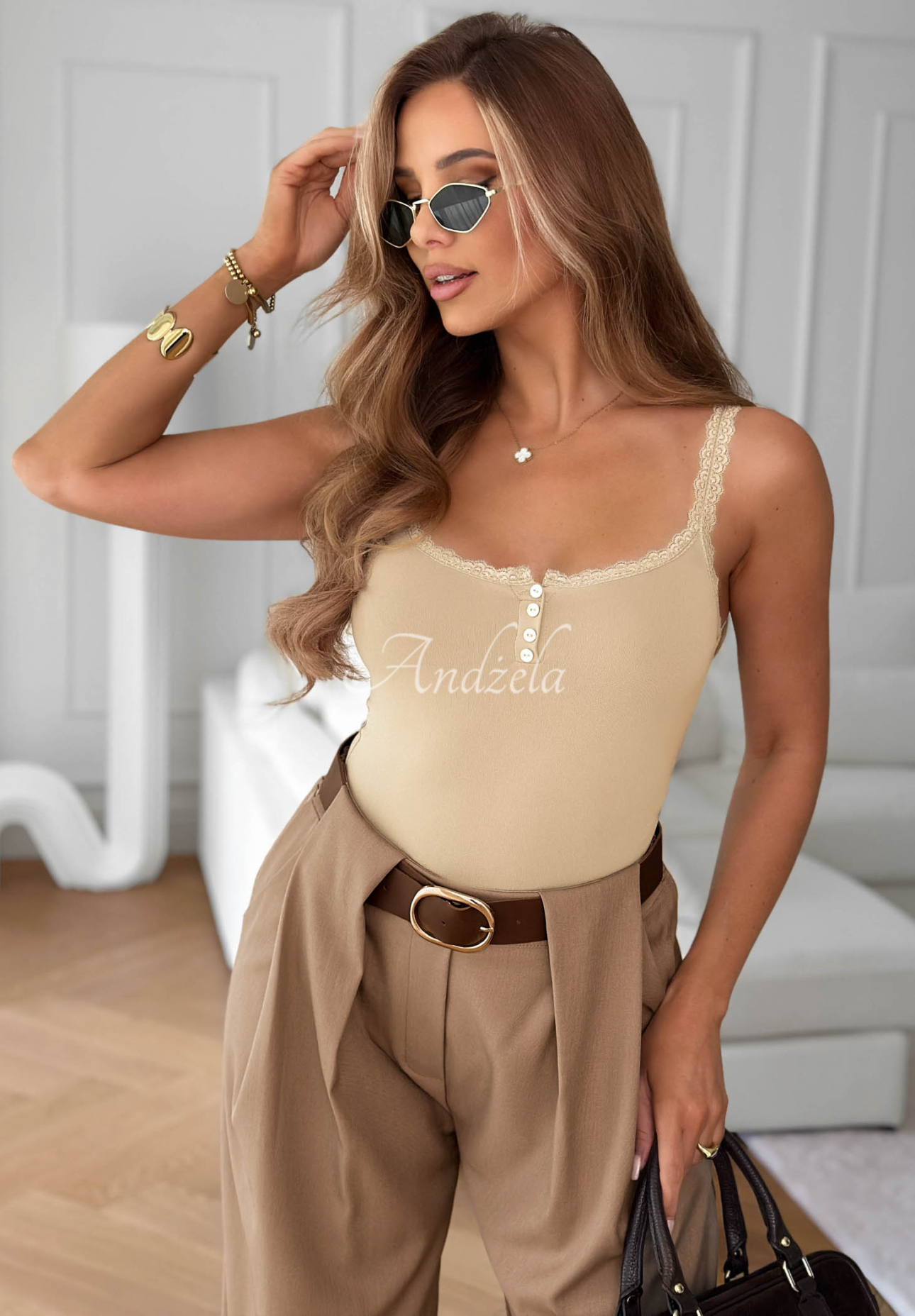 Trägertop mit Spitze und Knöpfen Sunrise Time Beige