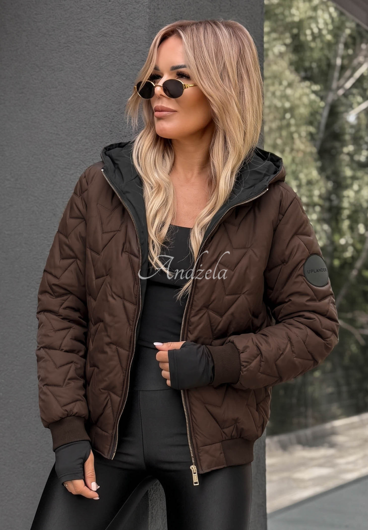 Kurze Steppjacke mit Kapuze Falling Leaves Schokoladenbraun