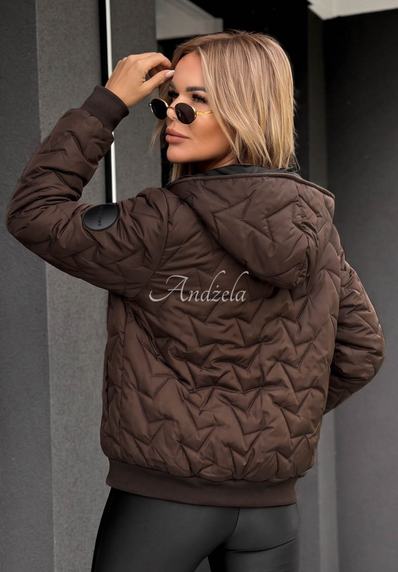 Kurze Steppjacke mit Kapuze Falling Leaves Schokoladenbraun