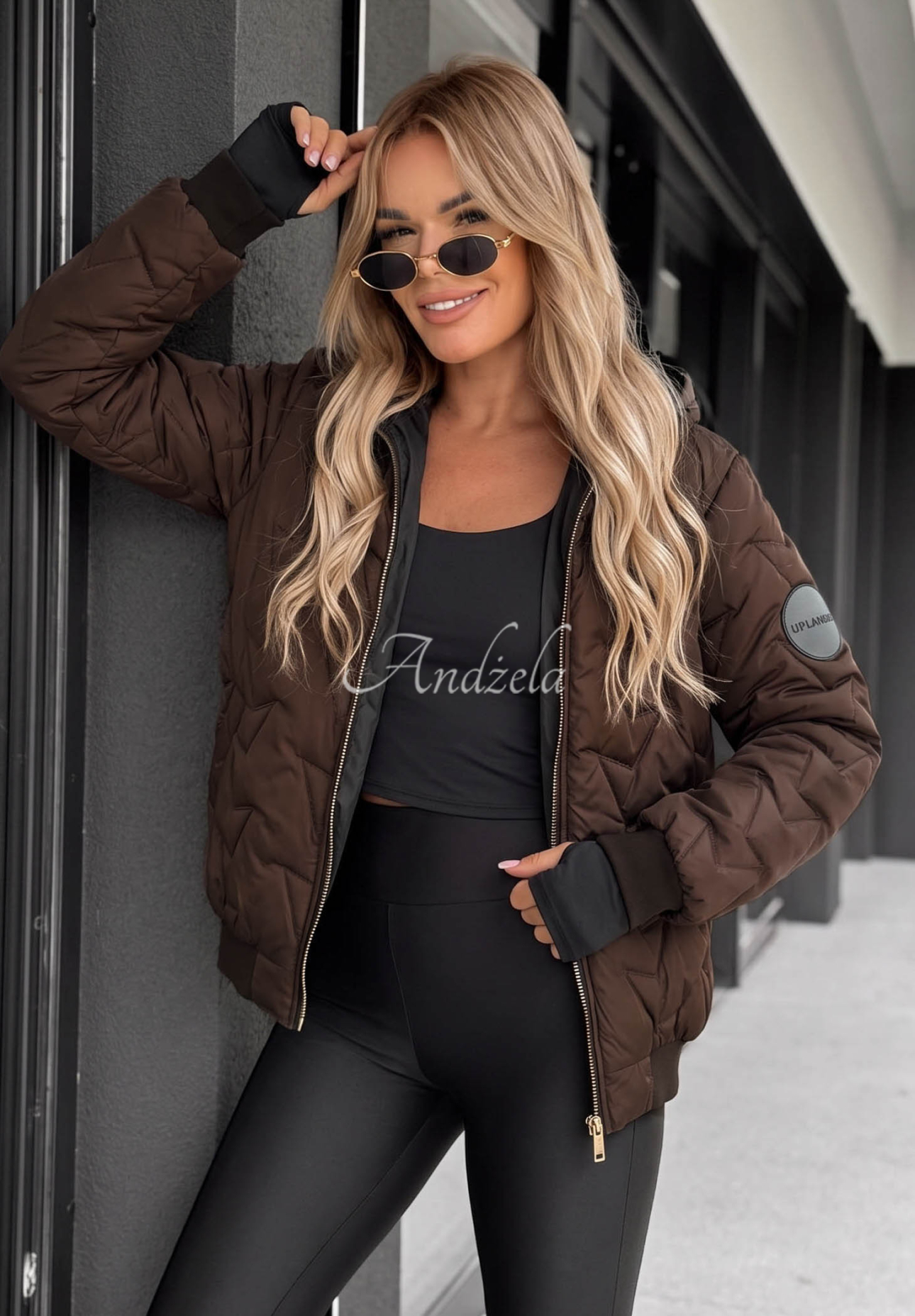 Kurze Steppjacke mit Kapuze Falling Leaves Schokoladenbraun