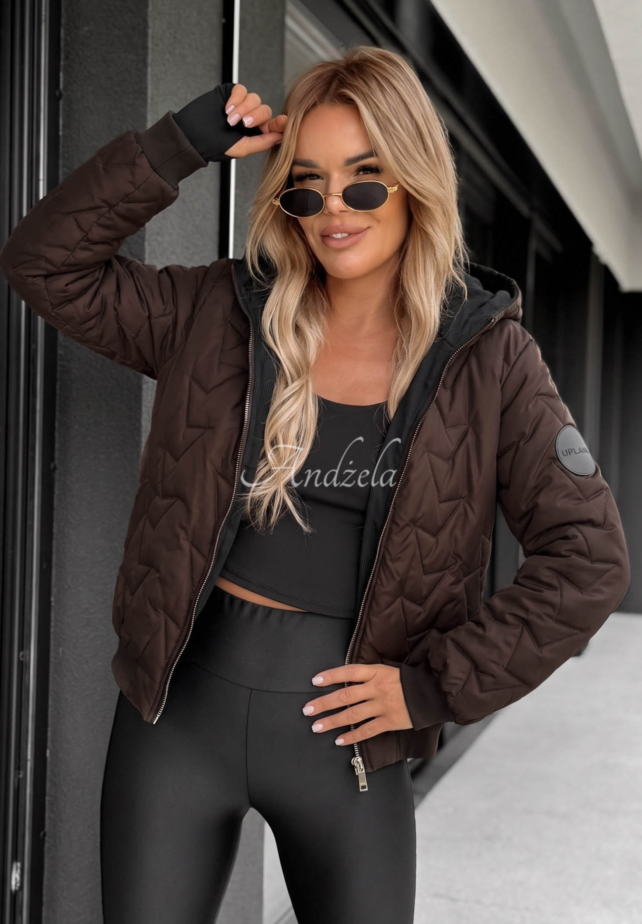 Kurze Steppjacke mit Kapuze Falling Leaves Schokoladenbraun