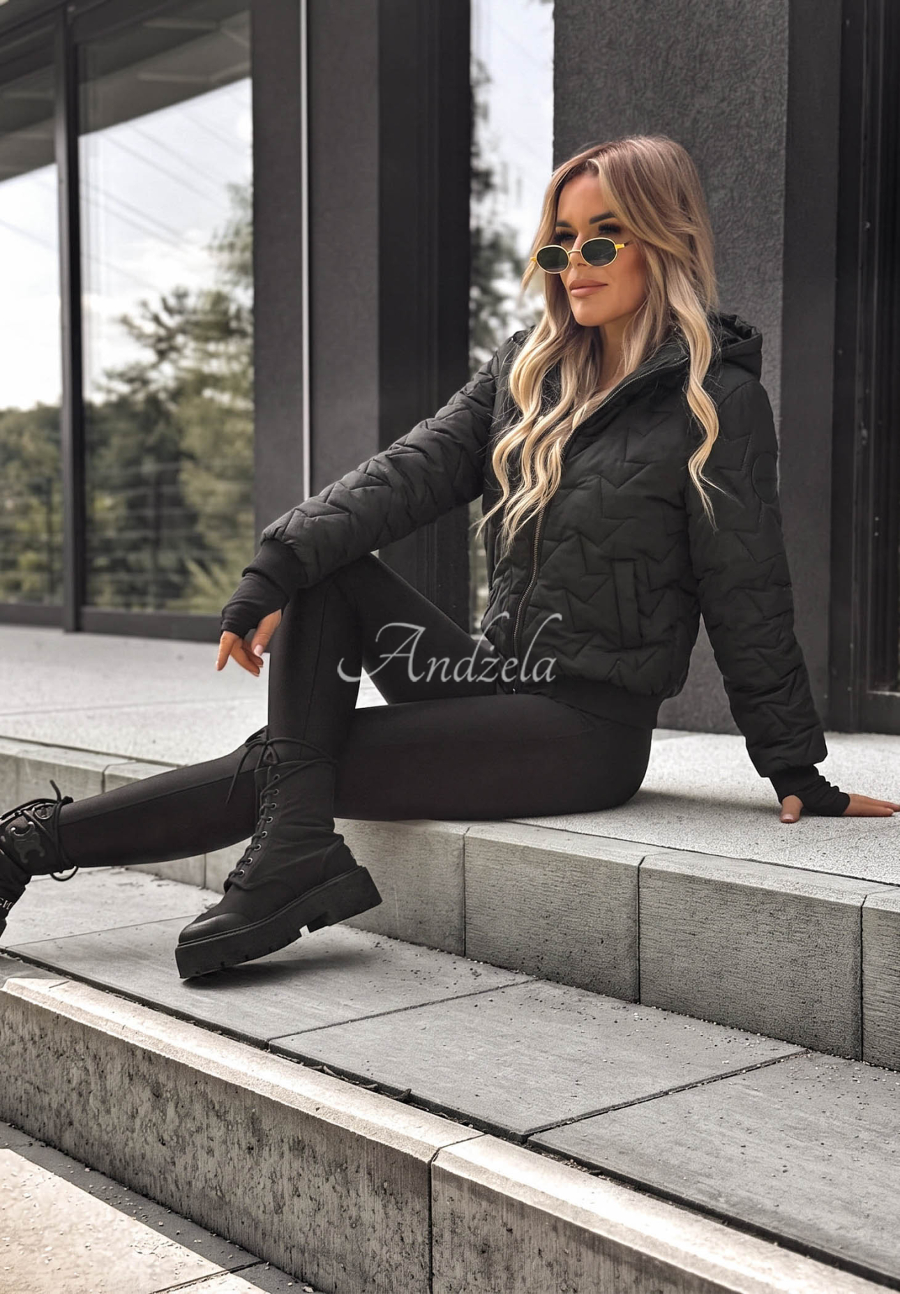 Kurze Steppjacke mit Kapuze Falling Leaves Schwarz